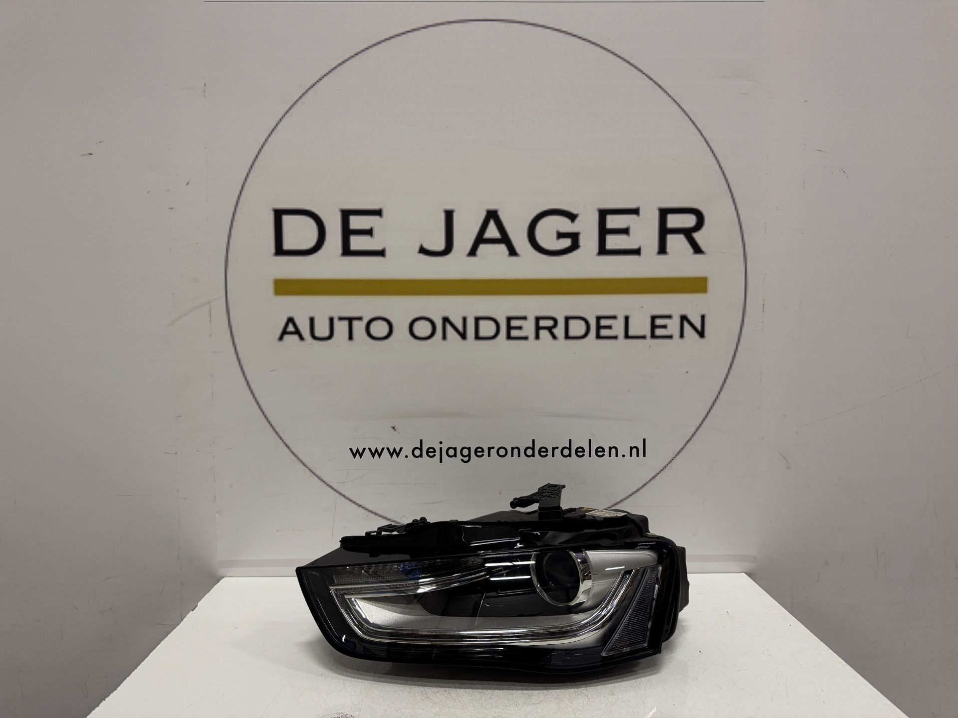 AUDI A4 B8 FACELIFT XENON LED KOPLAMP LIENS 8K0941005C 2011-