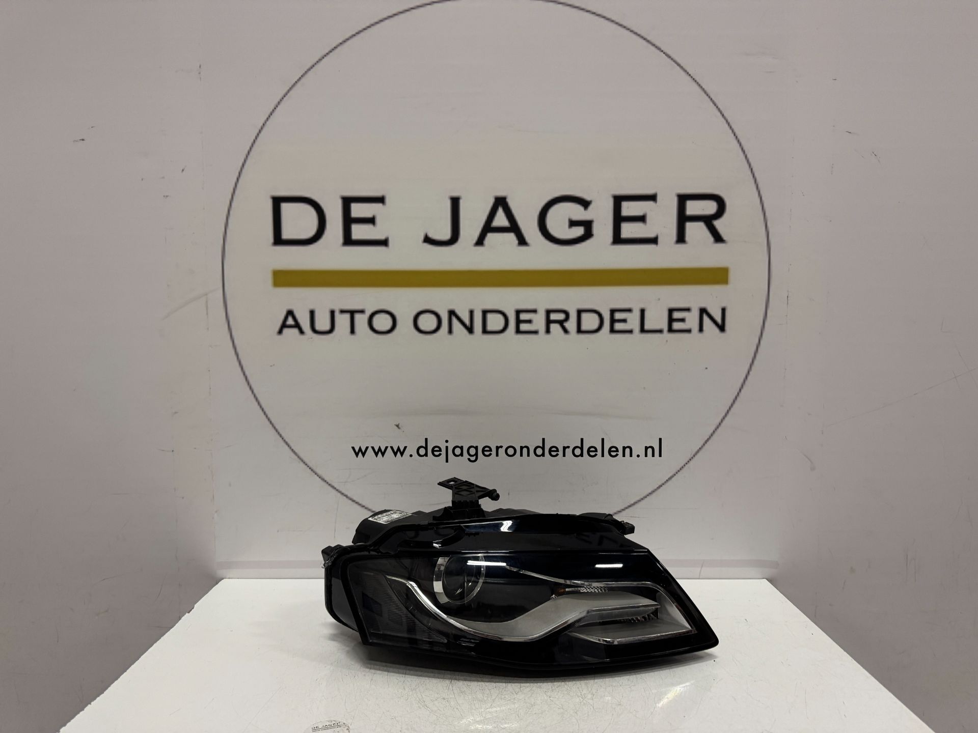 AUDI A4 B8 XENON LED HEADLIGHT RIGHT 8K0941004C 2008-