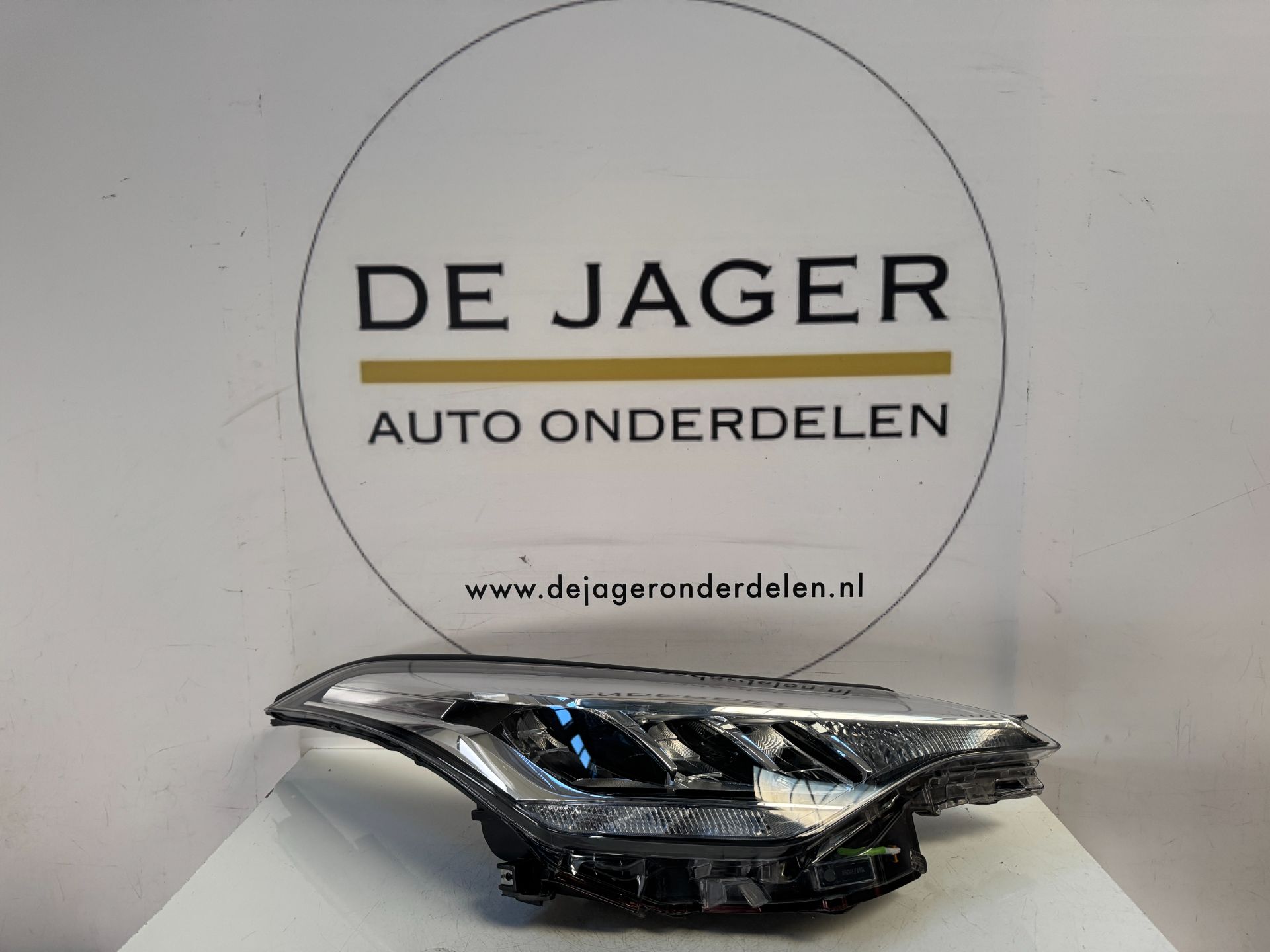 TOYOTA C-HR CH-R KOPLAMP VOL LED RECHTS 81110-F4180