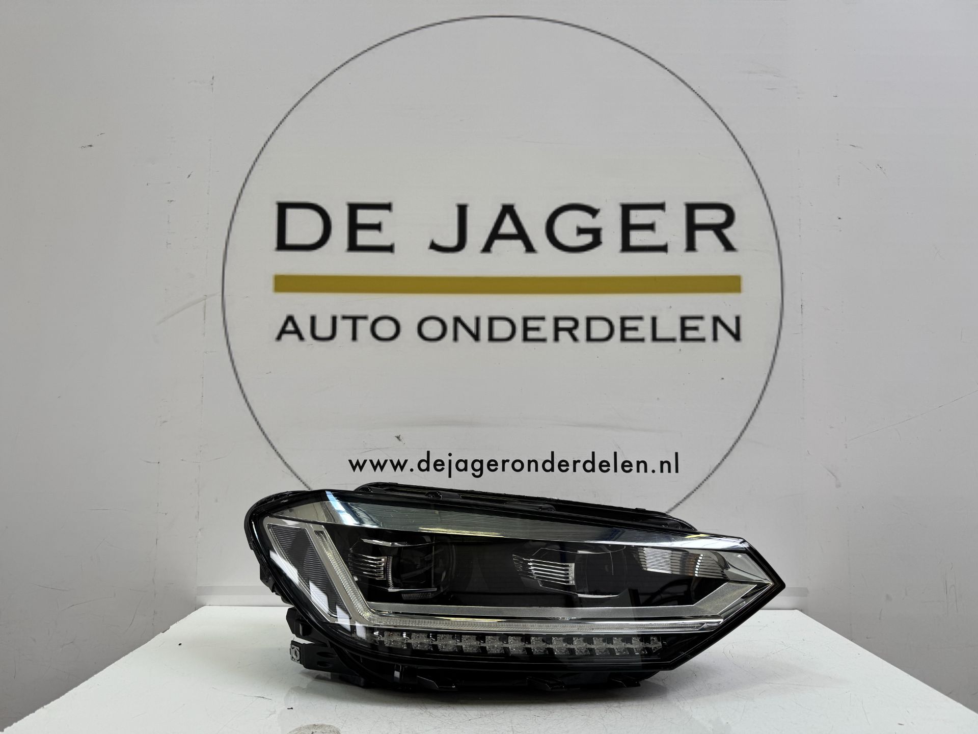 VW TOURAN 5T VOL LED HEADLAMP RIGHT 5TB941082A