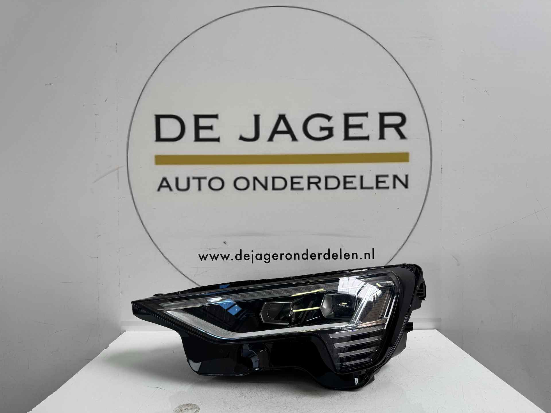 AUDI E TRON 4KE VOL LED KOPLAMP LINKS 4KE941039C