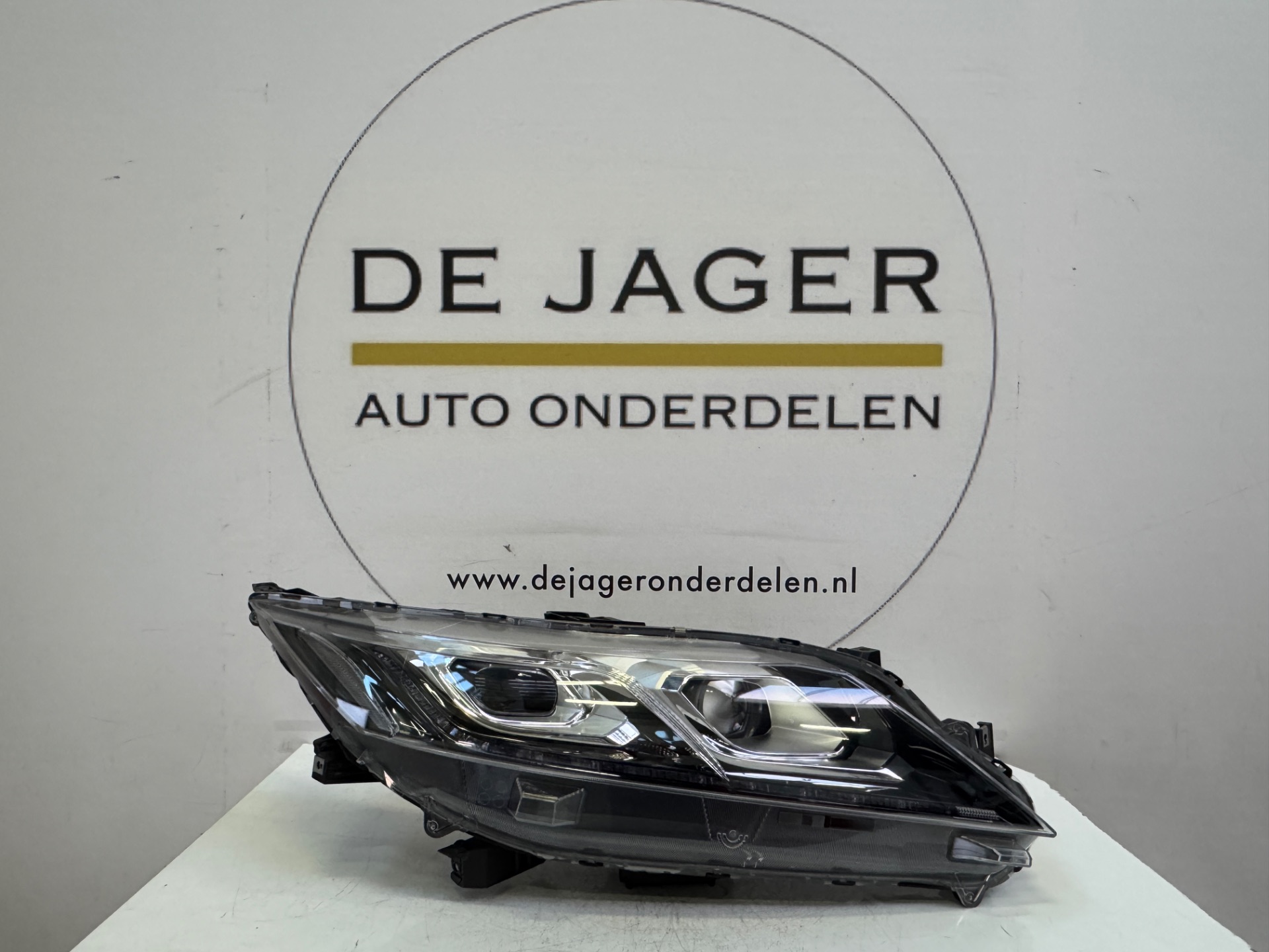 MITSUBISHI ECLIPSE CROSS LED KOPLAMP RECHTS W3153R 2017-