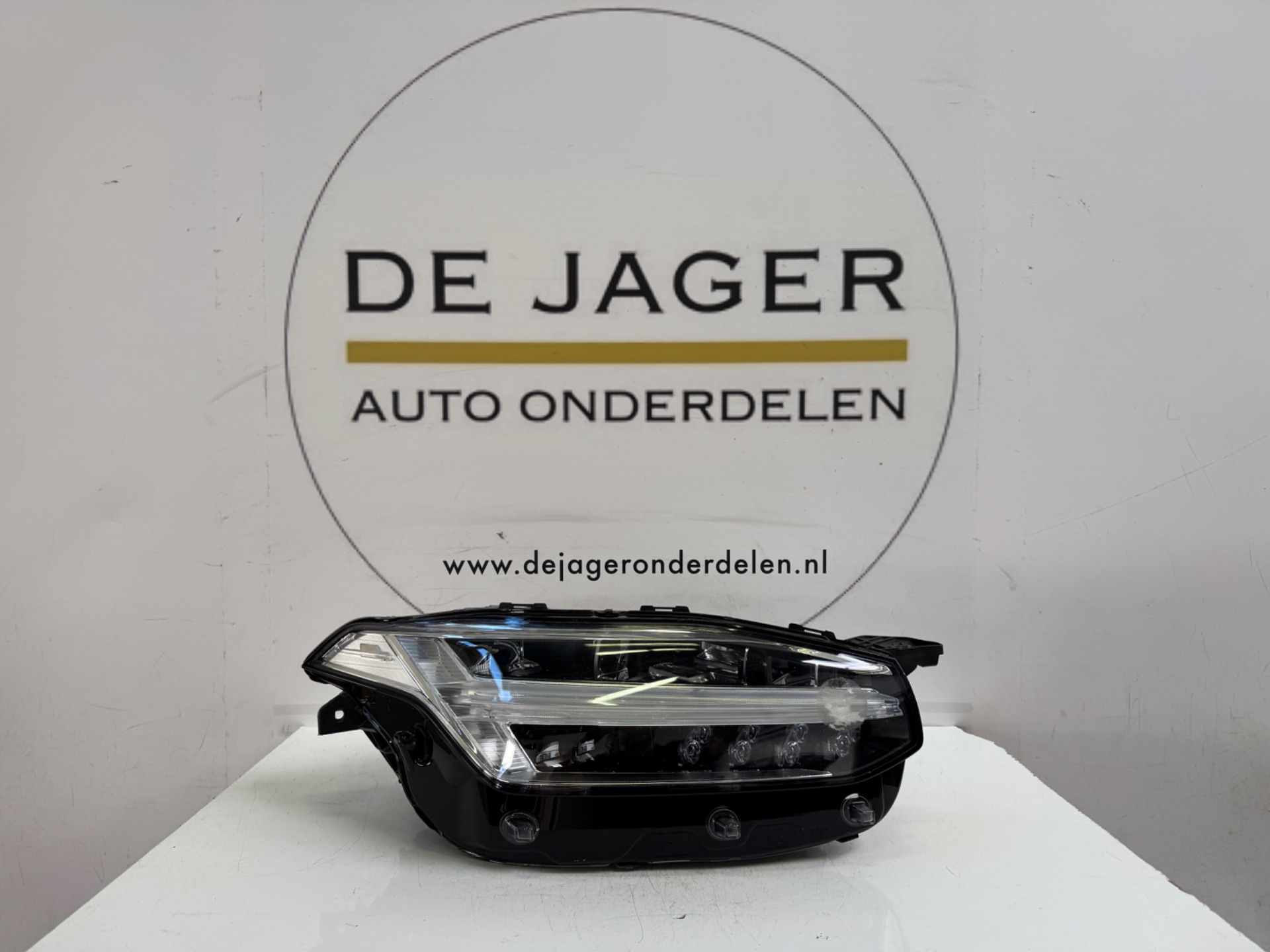 VOLVO XC90 MID LED LHD ORIGINAL HEADLIGHT RIGHT 31655813