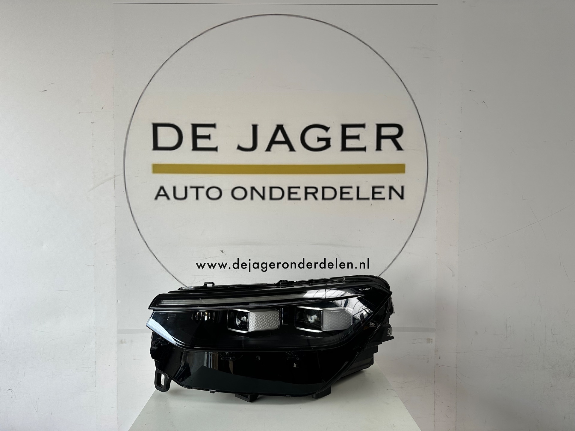 VOLKSWAGEN VW TAYRON 57L IQ LED HEADLIGHT 57L941059 NEW