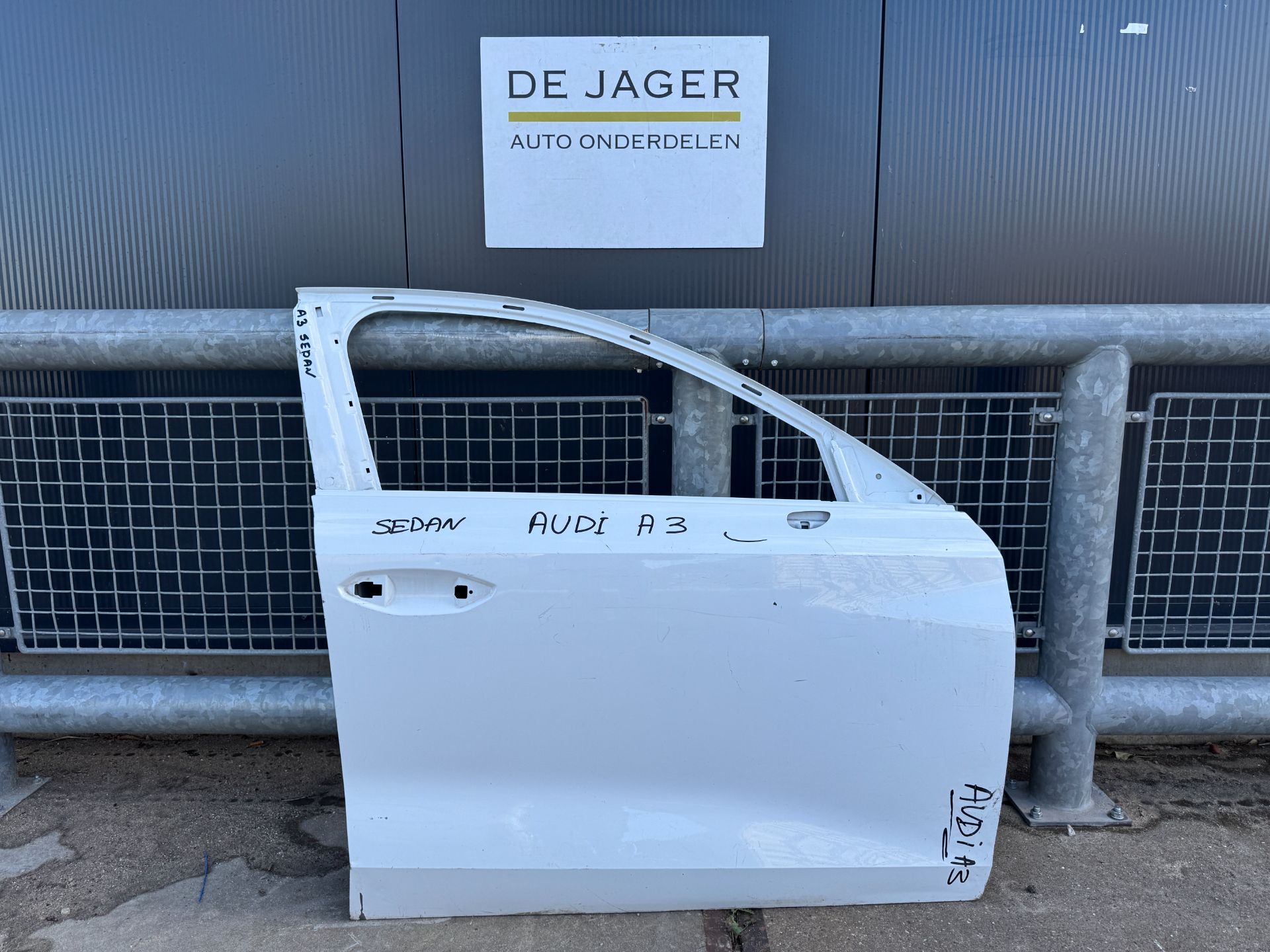 AUDI A3 8Y DEUR PORTIER RECHTS VOOR 8Y0831124 2020-