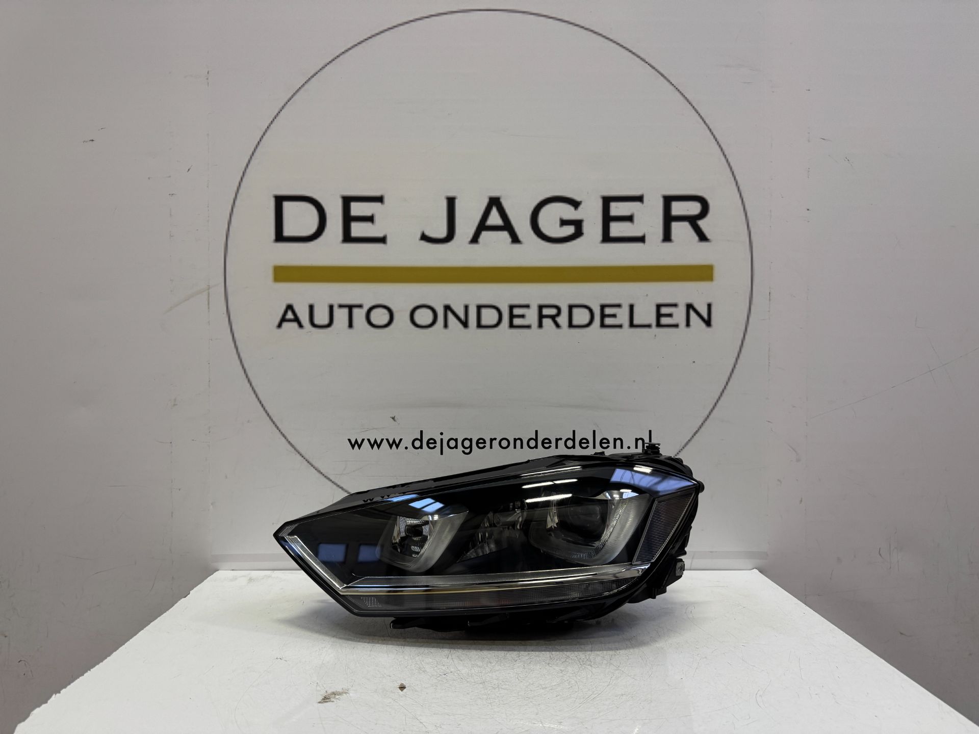 VW GOLF SPORTSVAN 510 SCHEINWERFER LINKS 517941033B