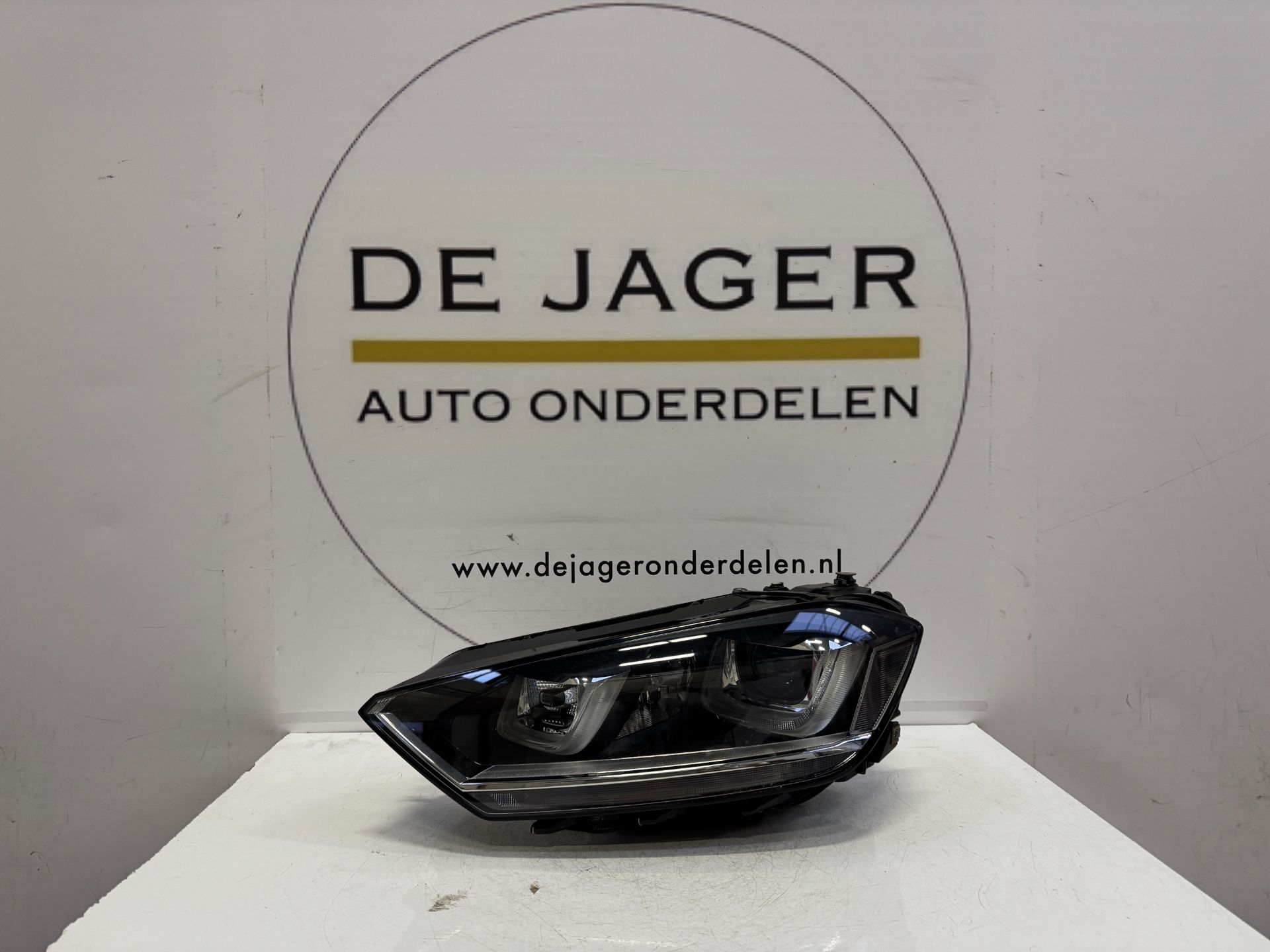 VW GOLF SPORTSVAN 510 SCHEINWERFER LINKS 517941033B