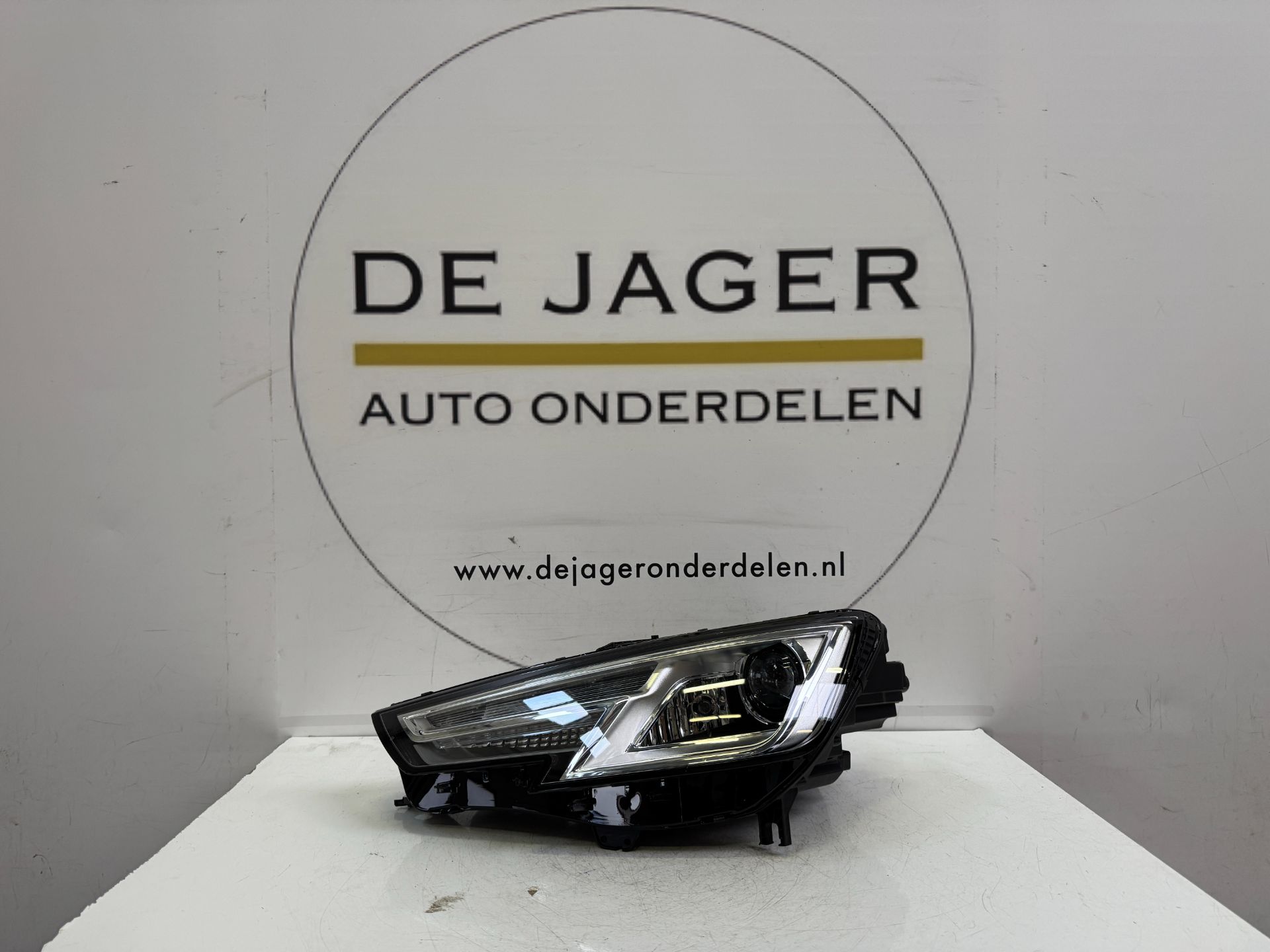 AUDI 8W A4 B9 XENON LED KOPLAMP LINKS 8W0941005 2015-