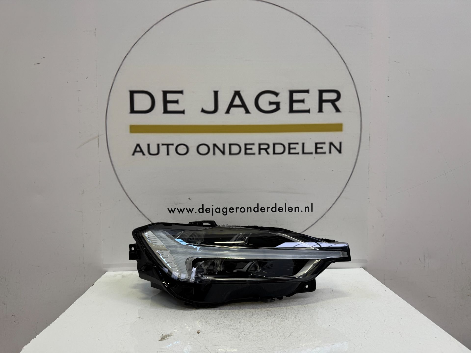 Phare droit à LED VOLVO XC60 2 VOLTS 31108597