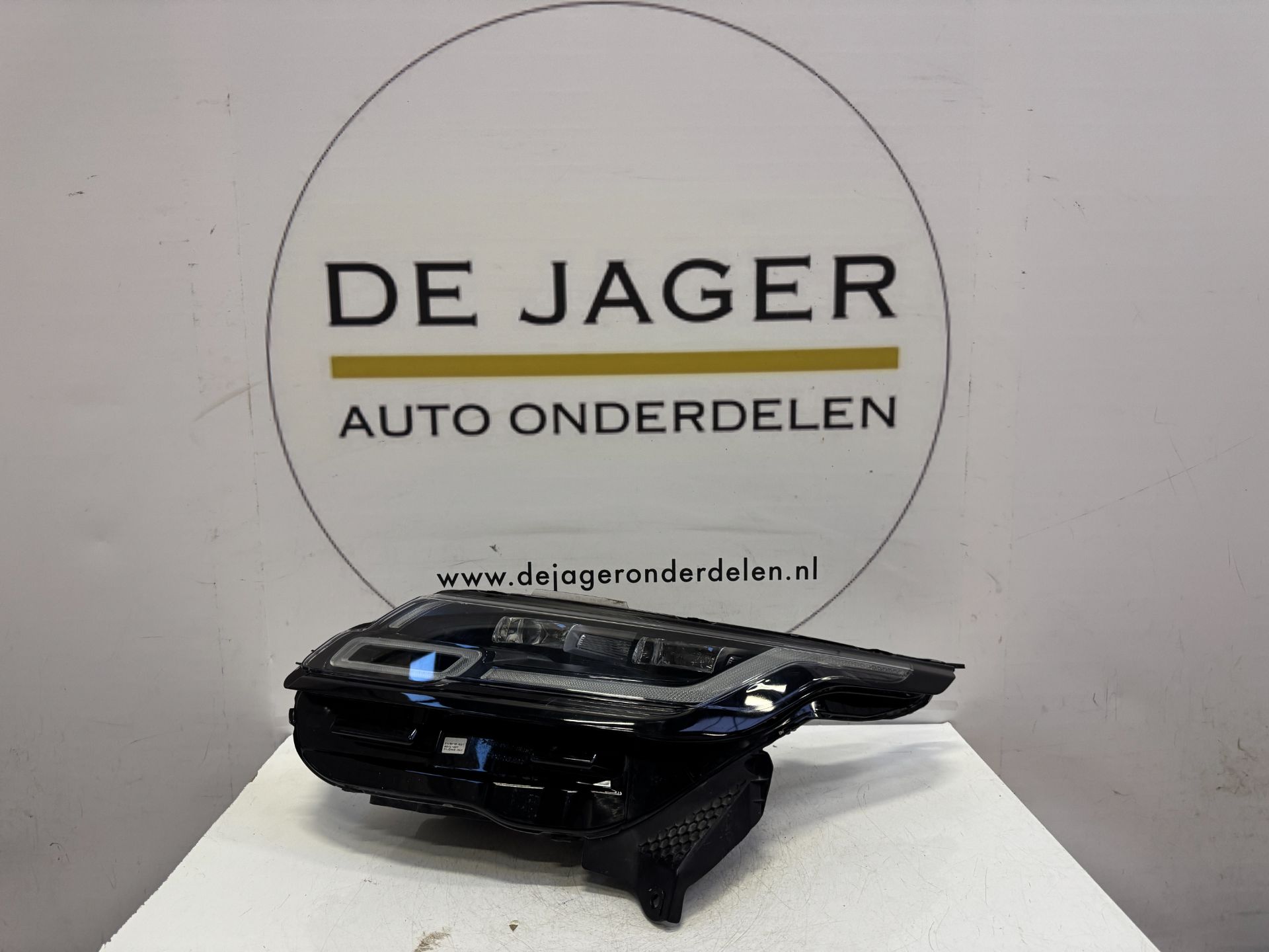 RANGE ROVER VELAR KOPLAMP FULL LED LINKS J8A2-13W030-EG