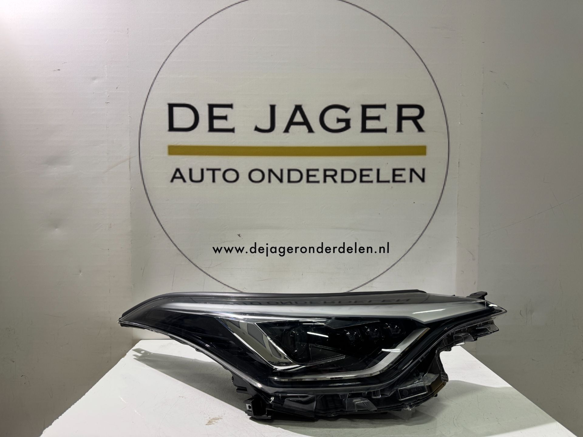 TOYOTA C-HR CH-R KOPLAMP VOL LED RECHTS 81110-F4280