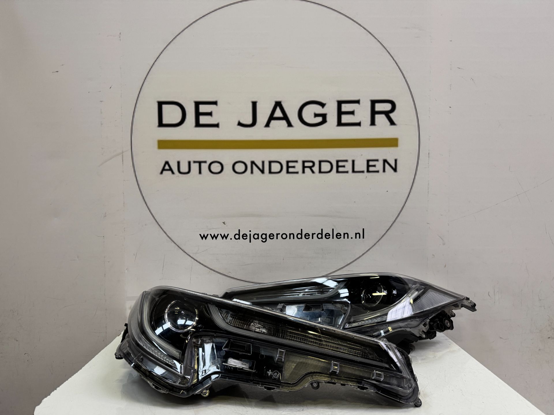 ENSEMBLE DE PHARES À LED TOYOTA COROLLA 81150-02S70 81110-02S70
