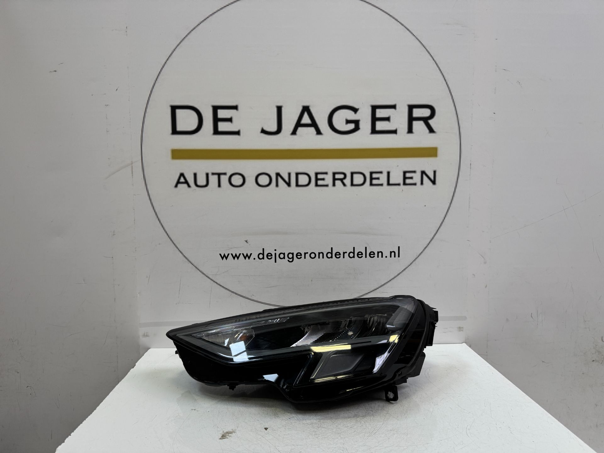 AUDI A3 8Y0 KOPLAMP LED LINKS 8Y0941011 2020-