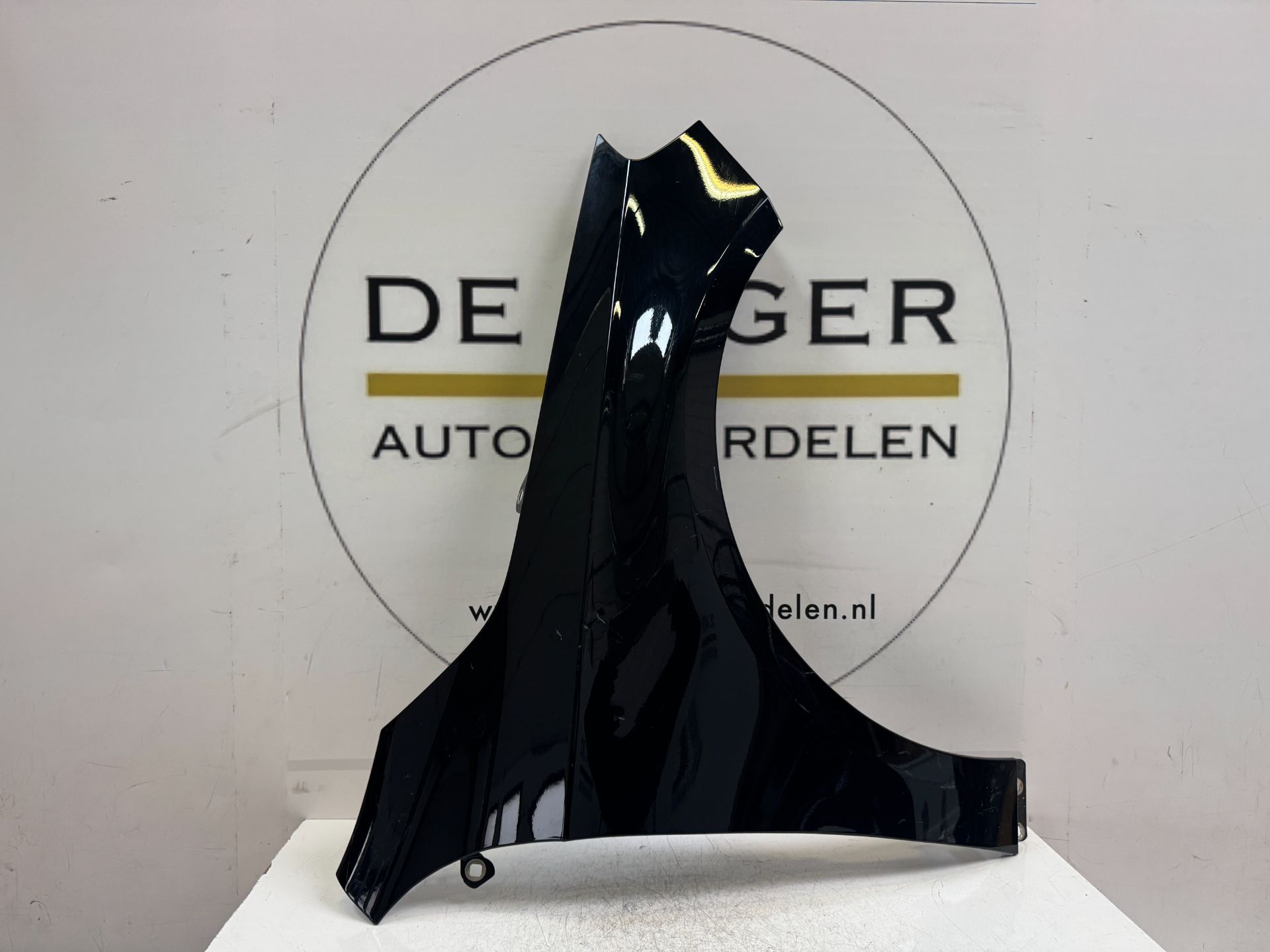 MERCEDES W176 A KLASSE ZIJSCHERM VOORSCHERM A1768810201