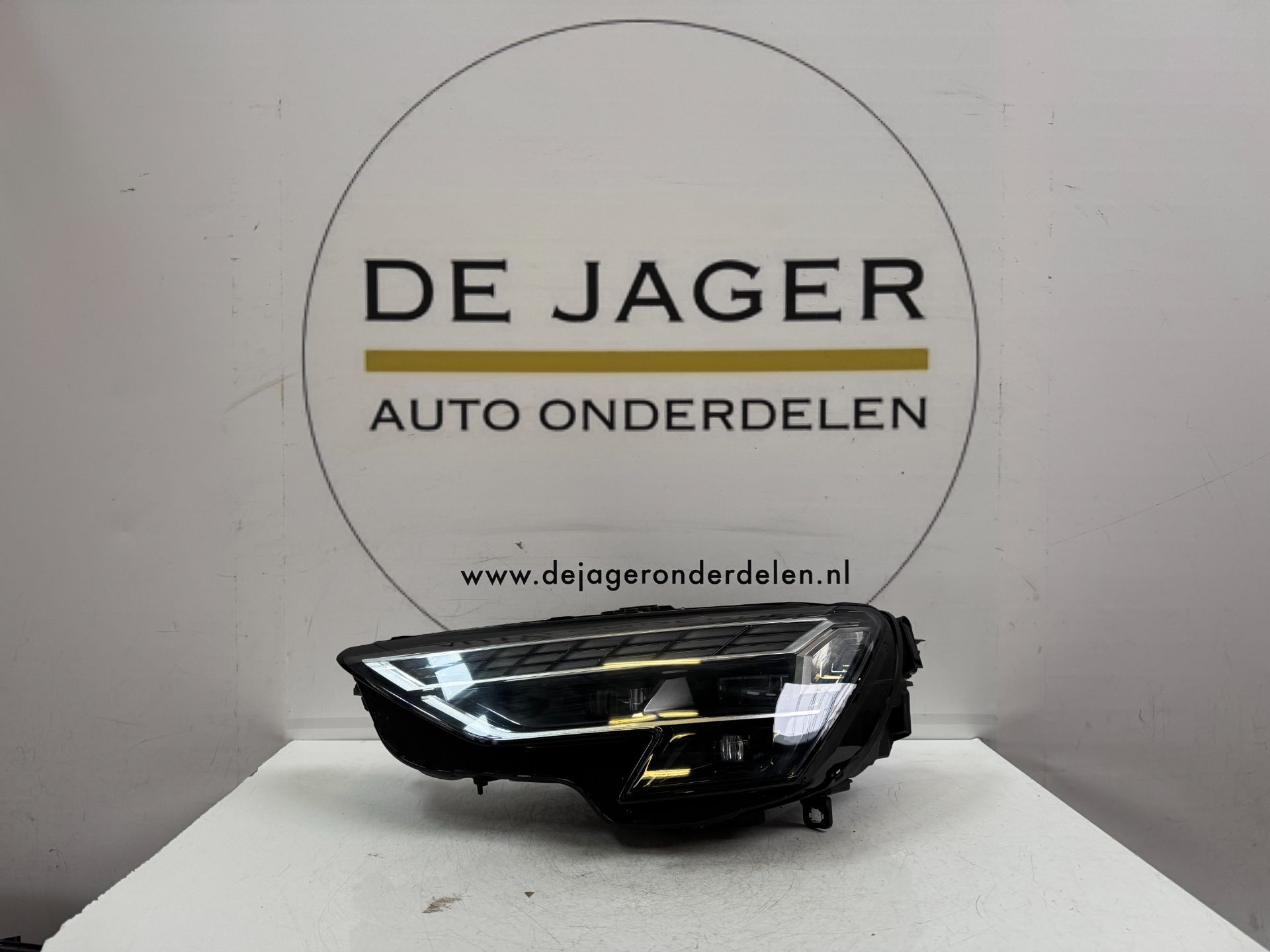 AUDI A3 8Y FACELIFT VOL LED KOPLAMP LINKS 8Y0941033D