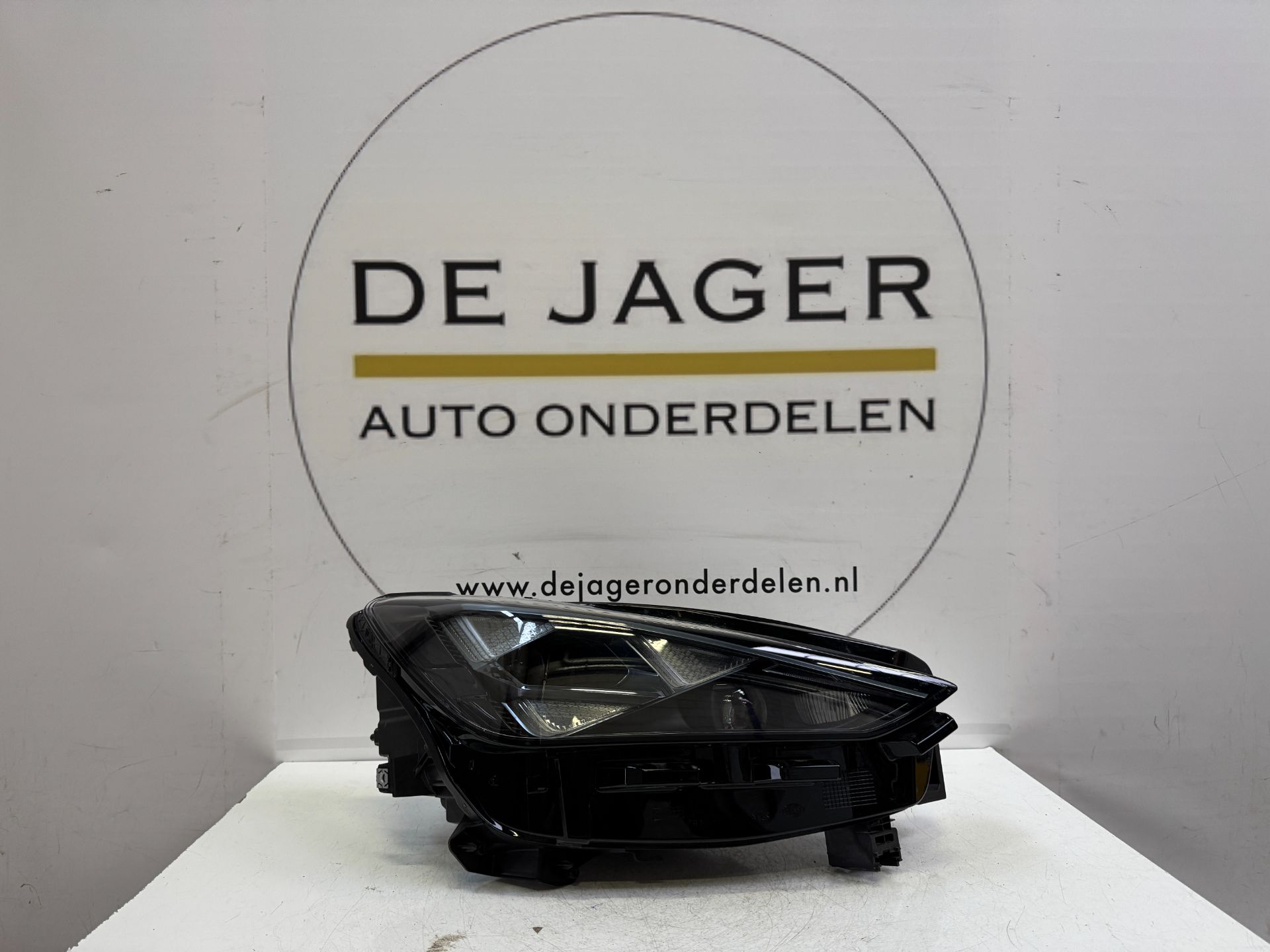 CUPRA TAVASCAN VOL LED KOPLAMP RECHTS 11H941036E