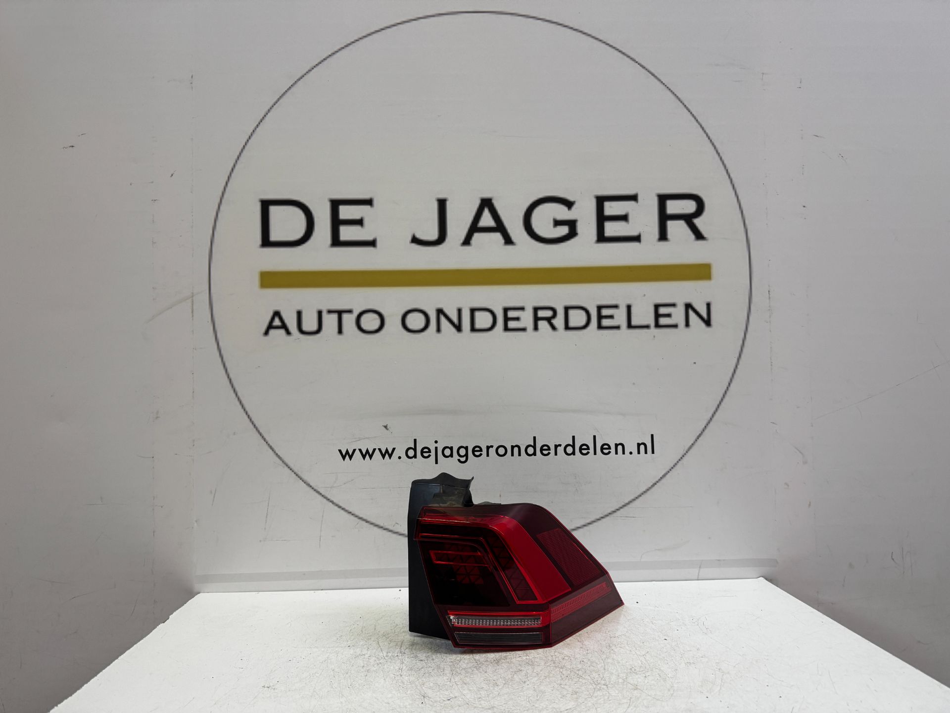 VW TIGUAN REAR RIGHT TAILLIGHT 5NA945208C 2016-2020