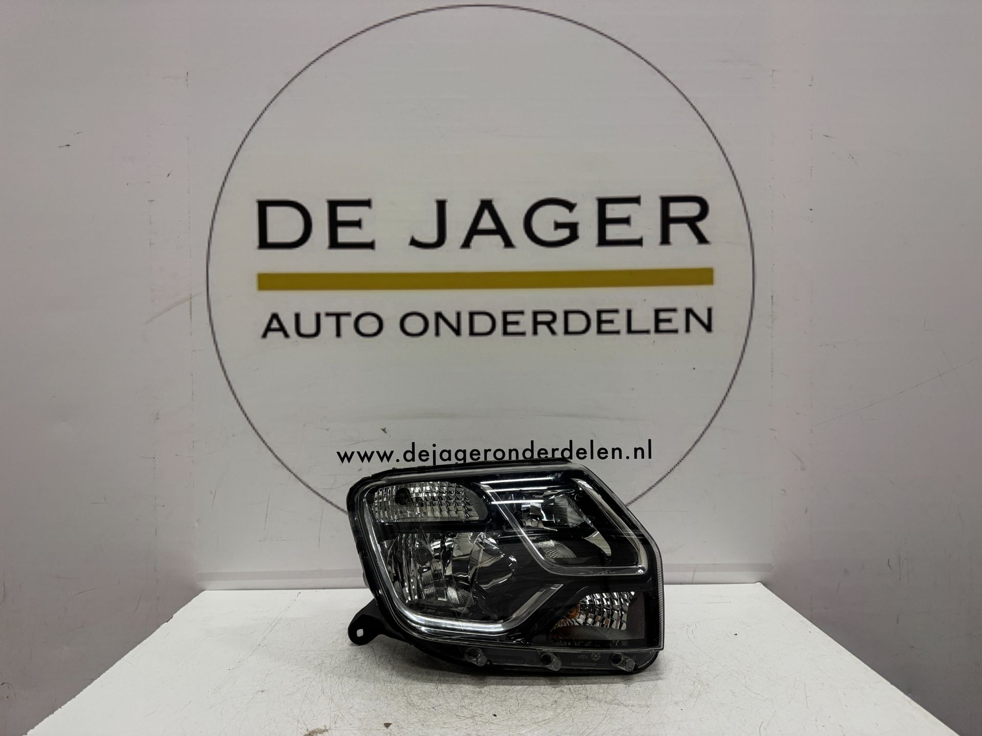 DACIA DUSTER KOPLAMP RECHTS 260100156R 2013 - 2017