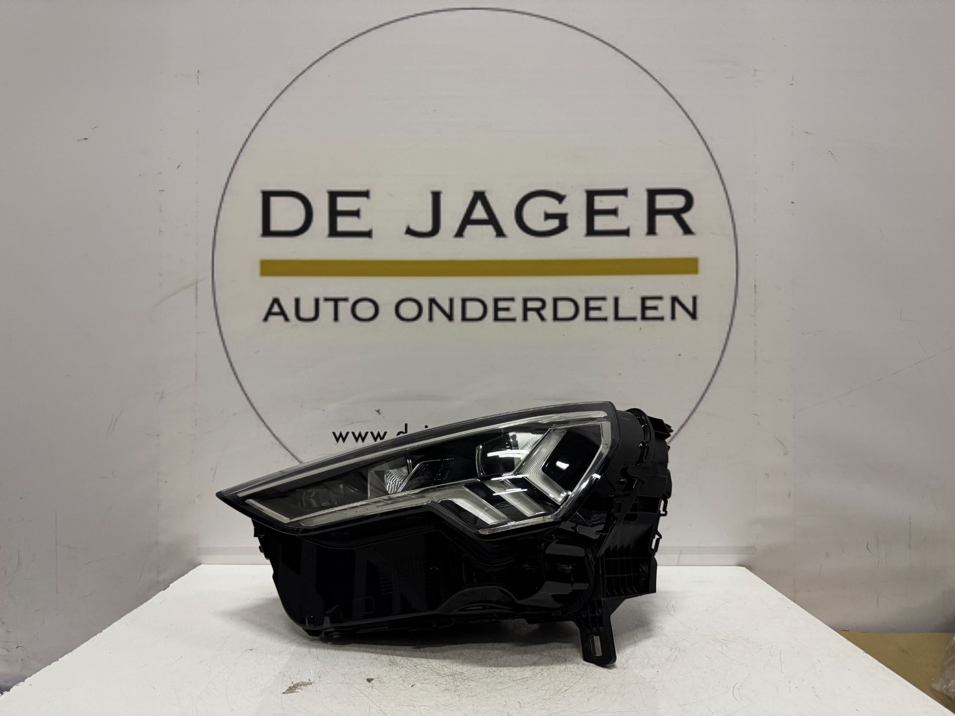 AUDI Q3 SQ3 F3 83A VOL LED KOPLAMP LINKS 83A941033