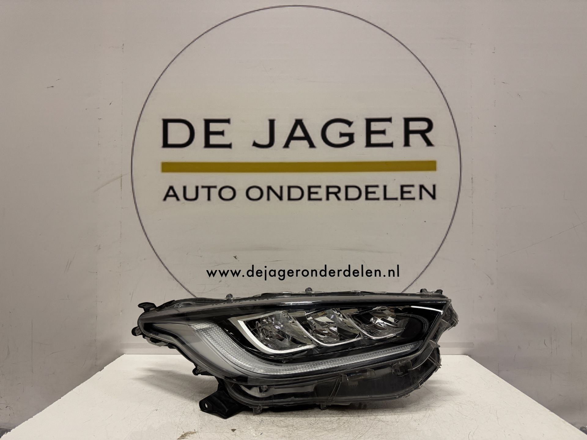 TOYOTA YARIS 4 P21 PHARE FULL LED DROIT