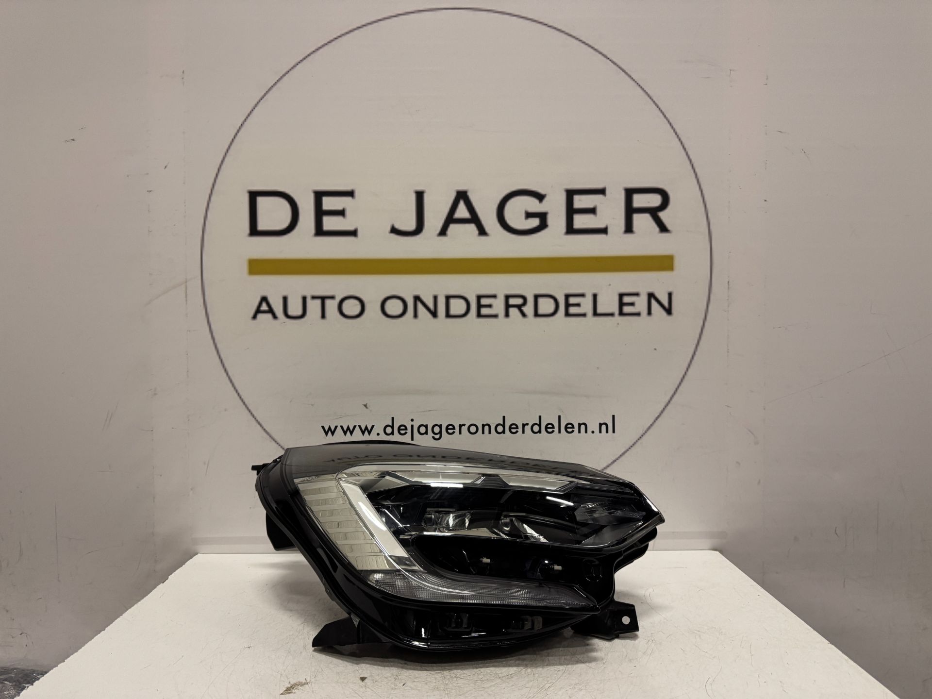 RENAULT CAPTUR II KOPLAMP LED PURE VISION 260104095R RECHTS