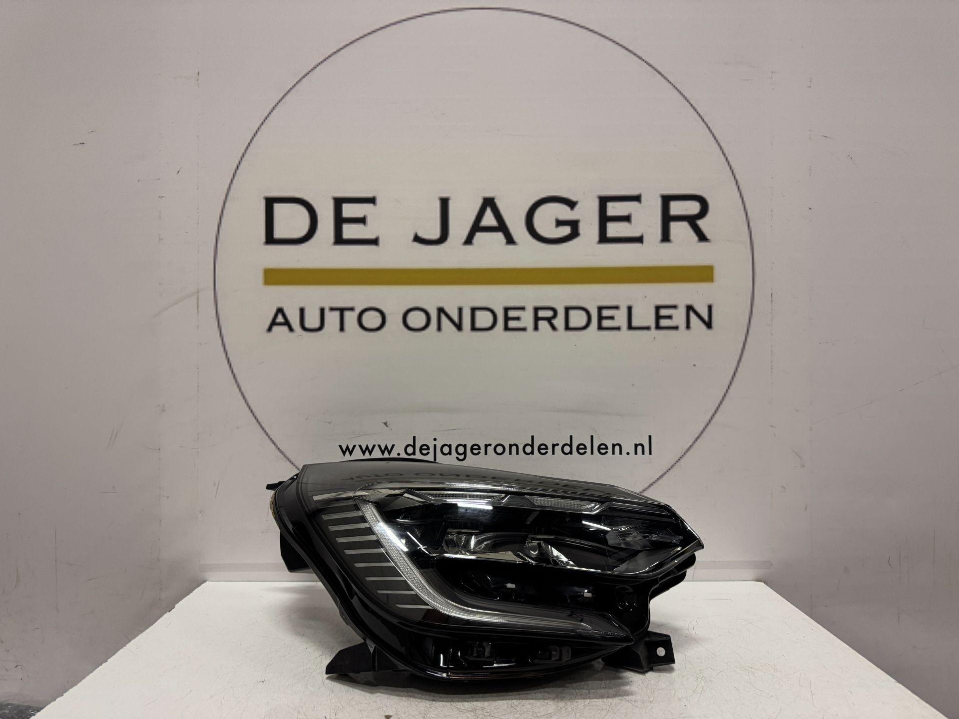 RENAULT CAPTUR II KOPLAMP LED PURE VISION 260104525R RECHTS