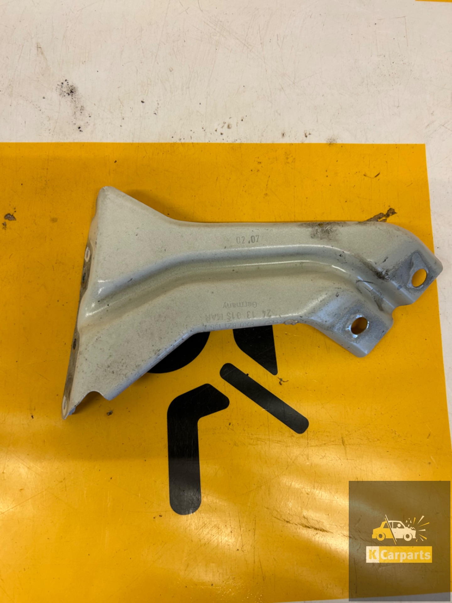 Audi A1 8X Zijschermsteun Links – Voor 8X0821135A + 36A