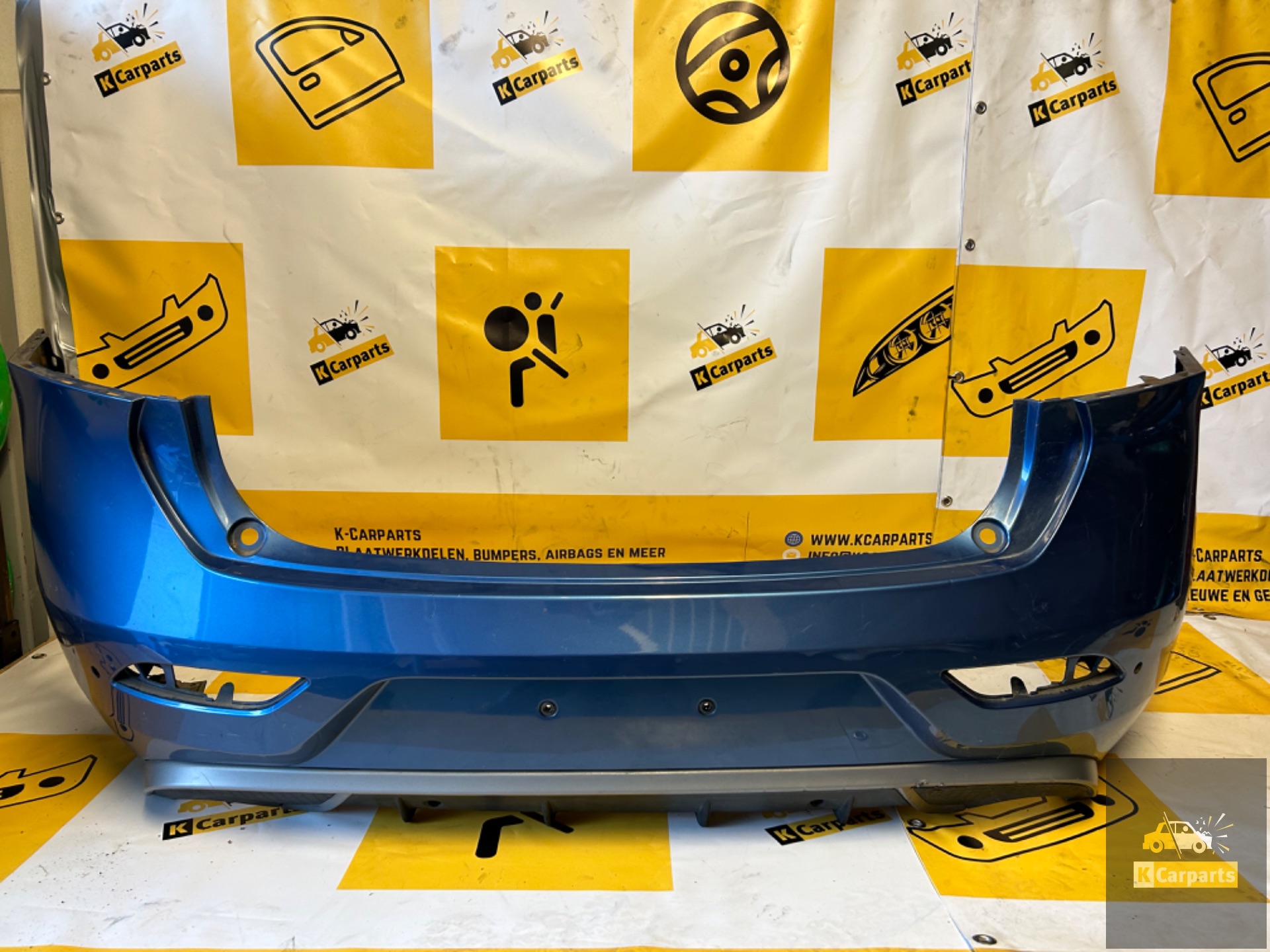 Volvo V40 R-Design Rear Bumper Bumper 4xPDC Original!