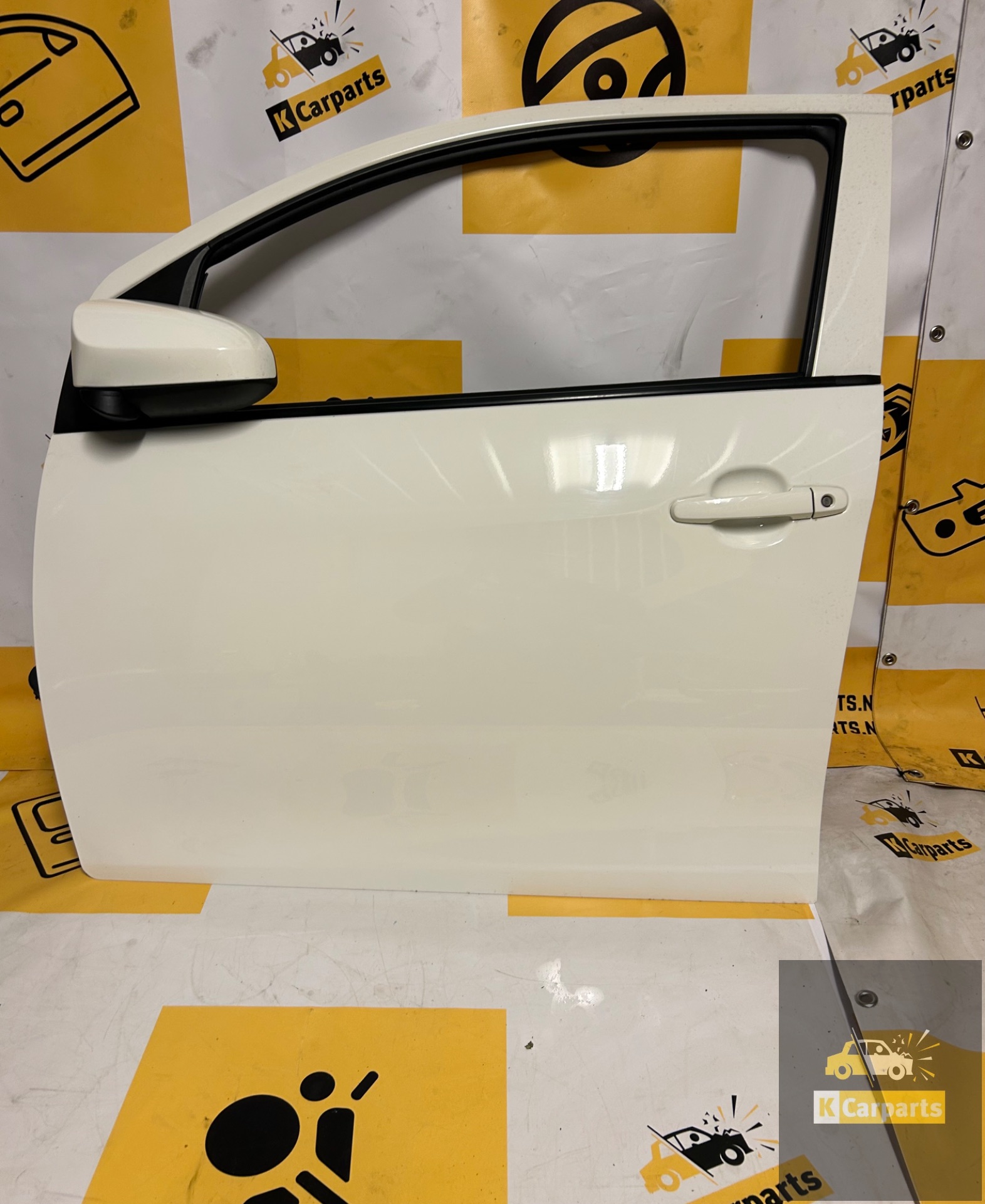 Links voor portier Peugeot 18 Citroën C1 Toyota Aygo KWD 068