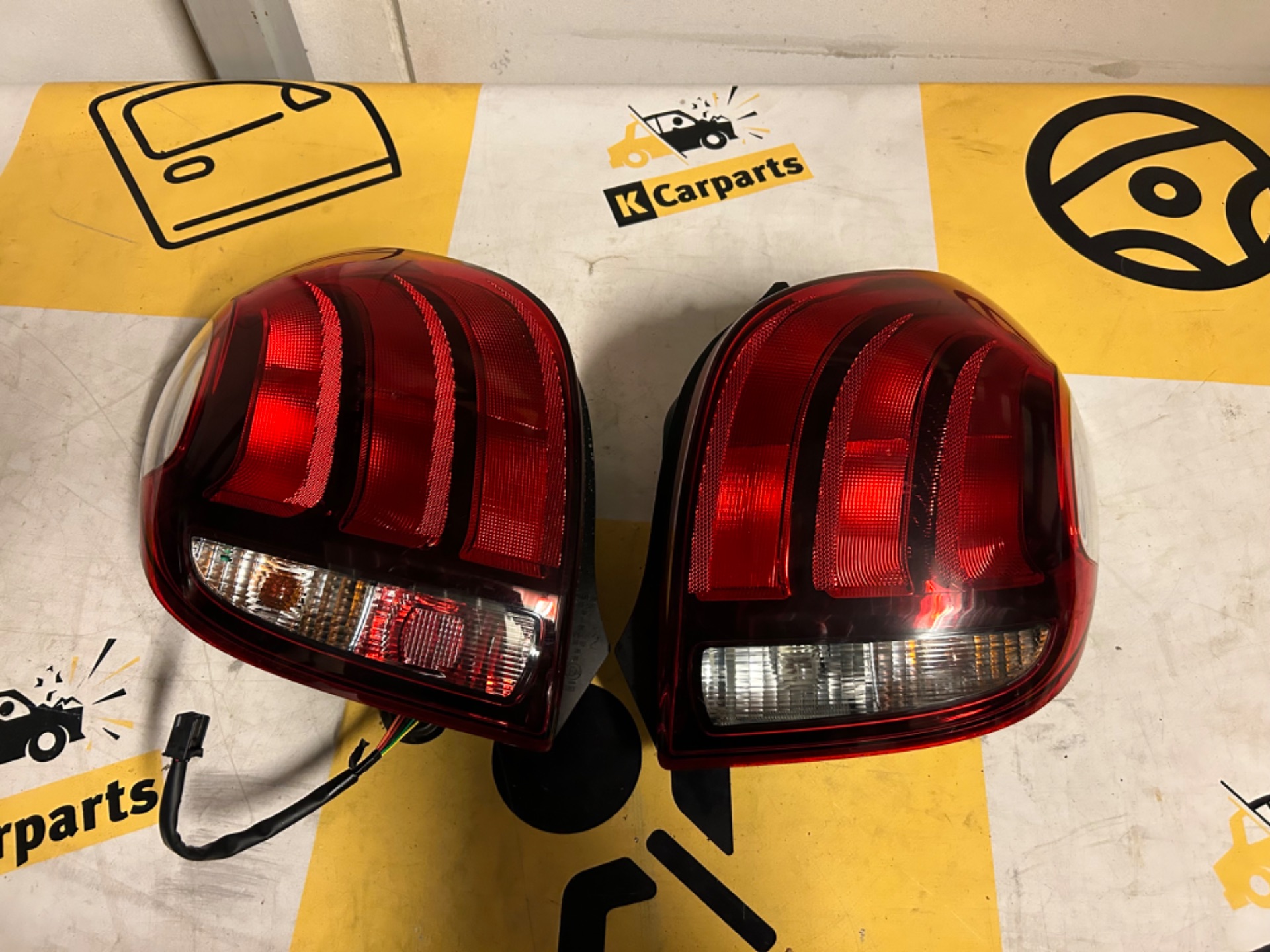 Peugeot 108 achterlicht set  L+R 81560-0h132- 81550-0h132