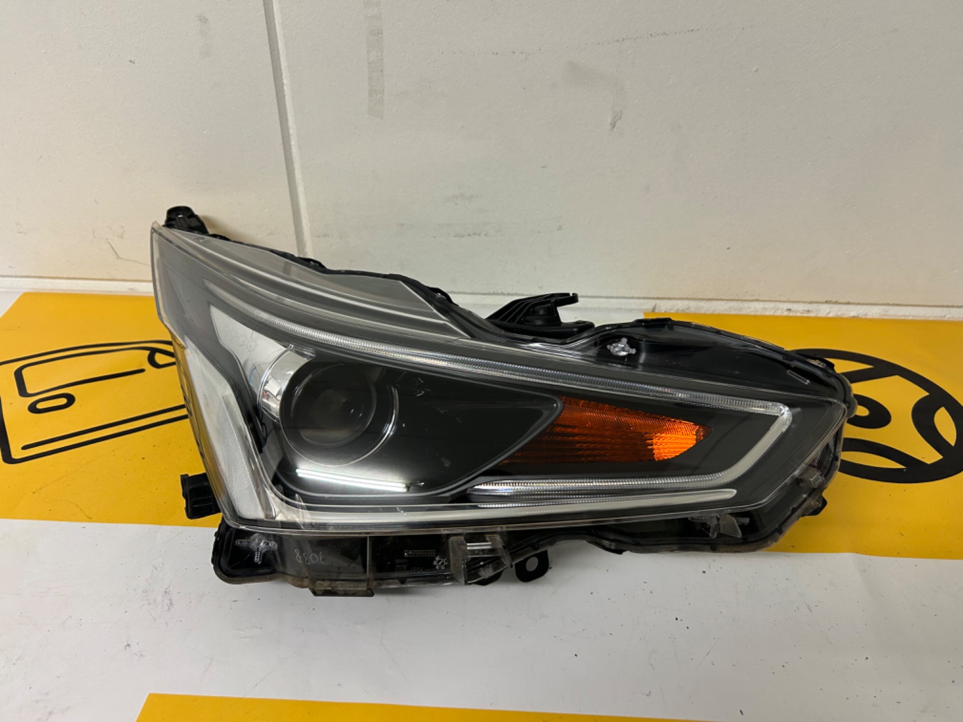 Phare droit Toyota Aygo Facelift 17-2023 original