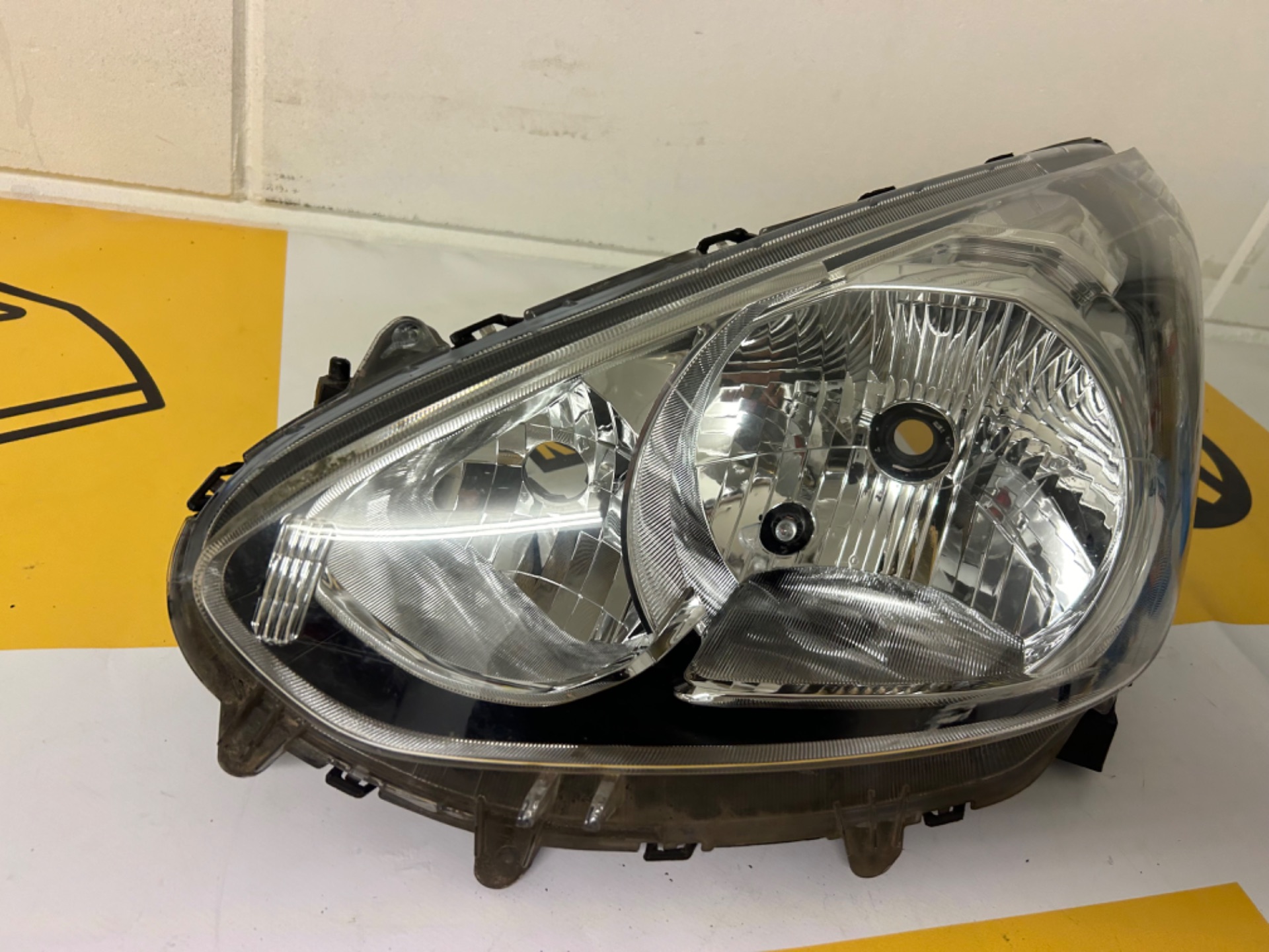 Linker koplamp MITSUBISHI SPACE STAR 8301c193 koplamp