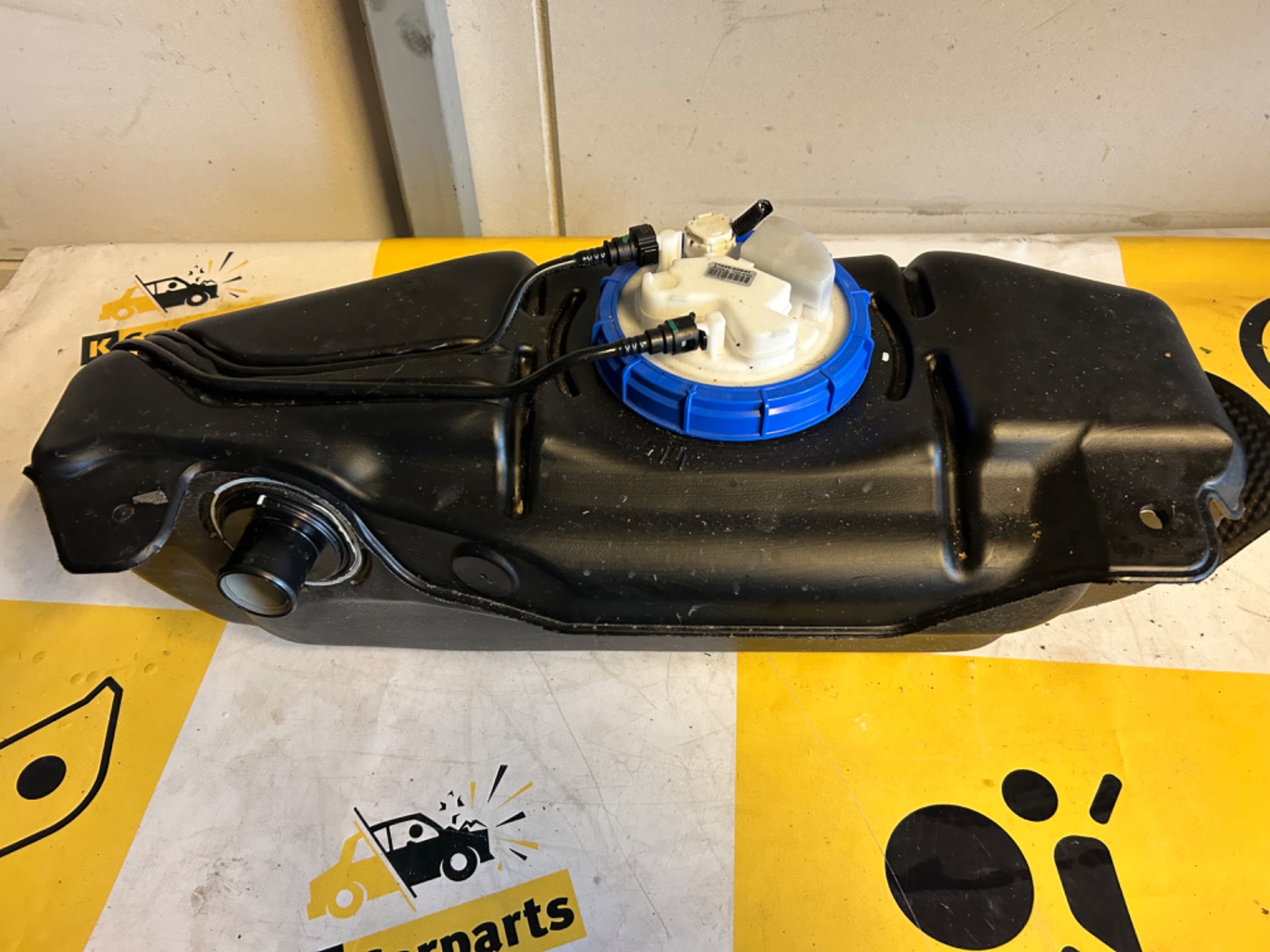 Toyota Aygo Fuel tank 77001-0H050 original