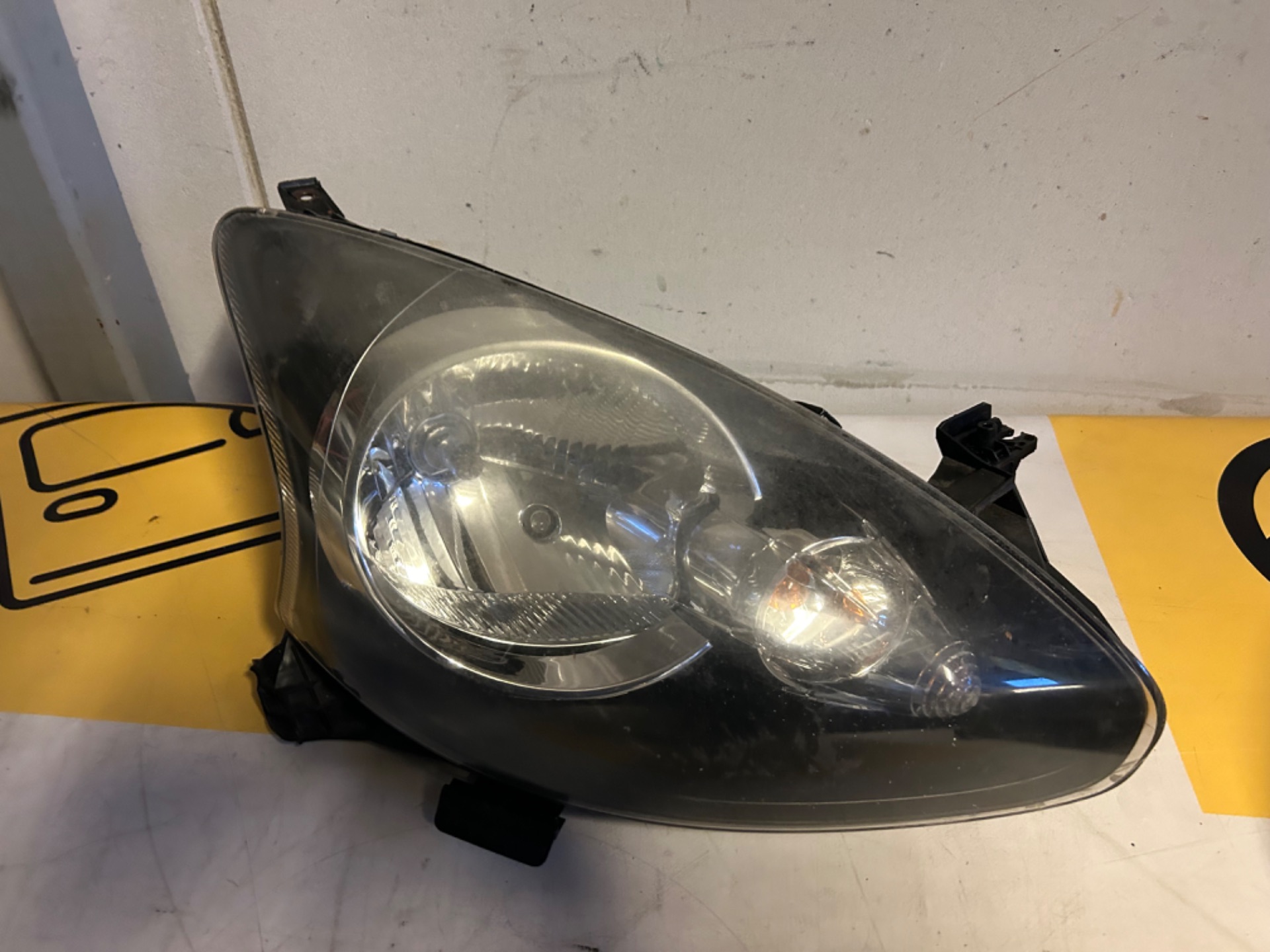 Phare avant droit Toyota AYGO 89553100 phare d'origine