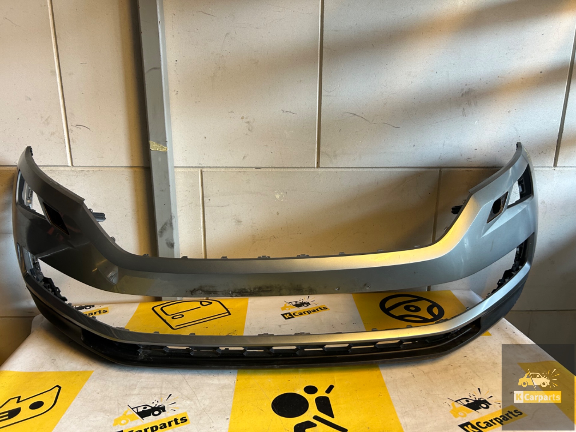 Skoda Kodiaq Frontstoßstange PDC 562807221 2016-heute Stoßstange