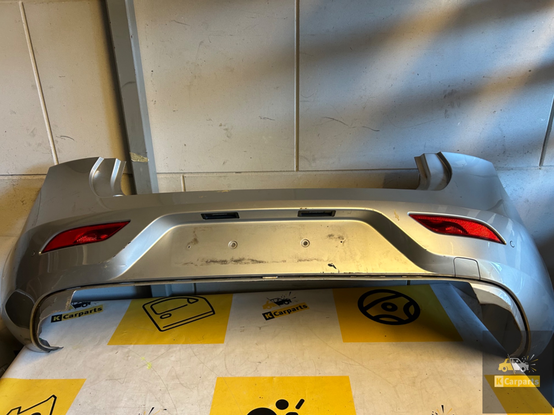 VOLVO V40 R-DESIGN l REAR BUMPER original bumper 31283750