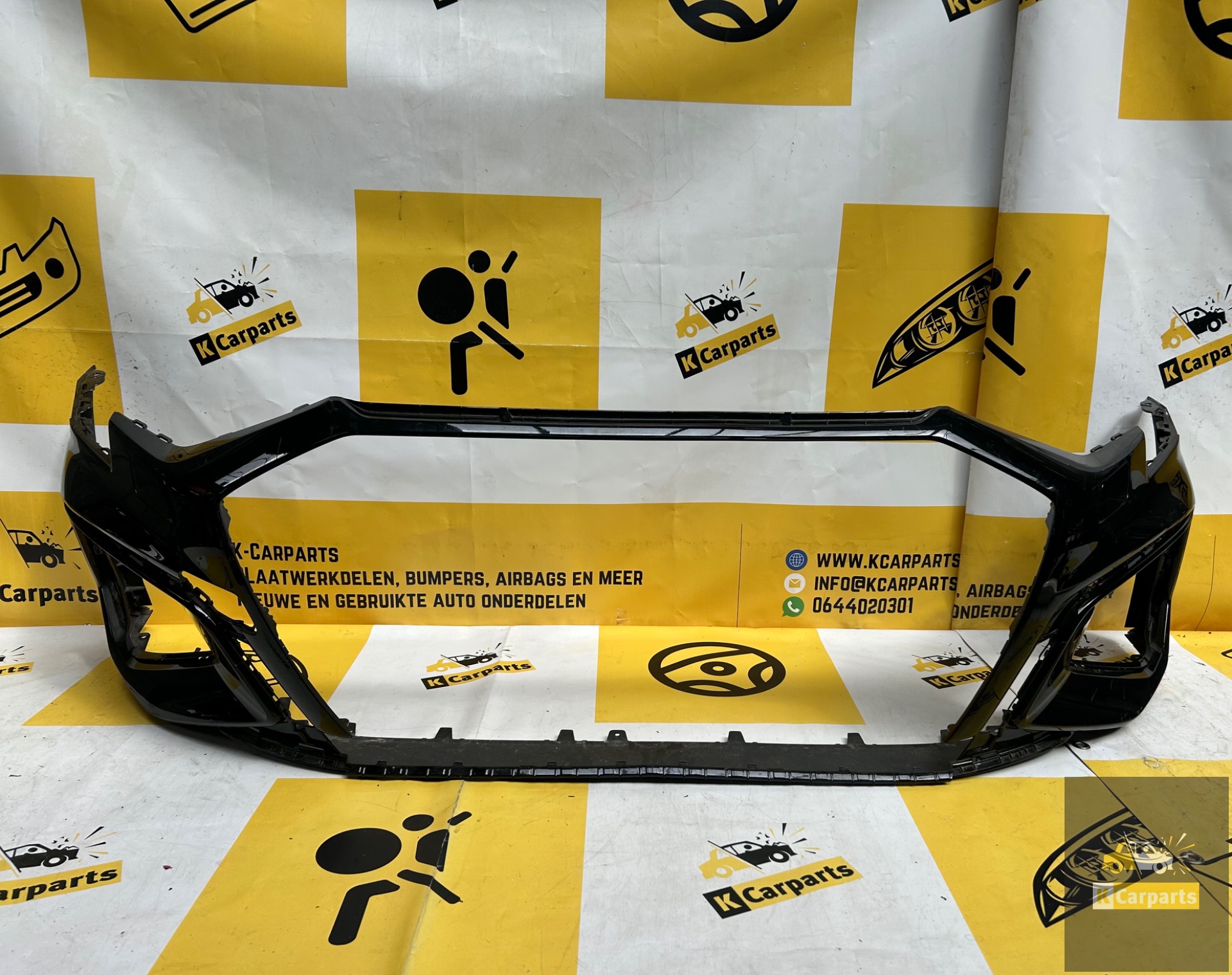 Voorbumper Audi  A3 8Y S-Line bumper pdc 8Y0807437F