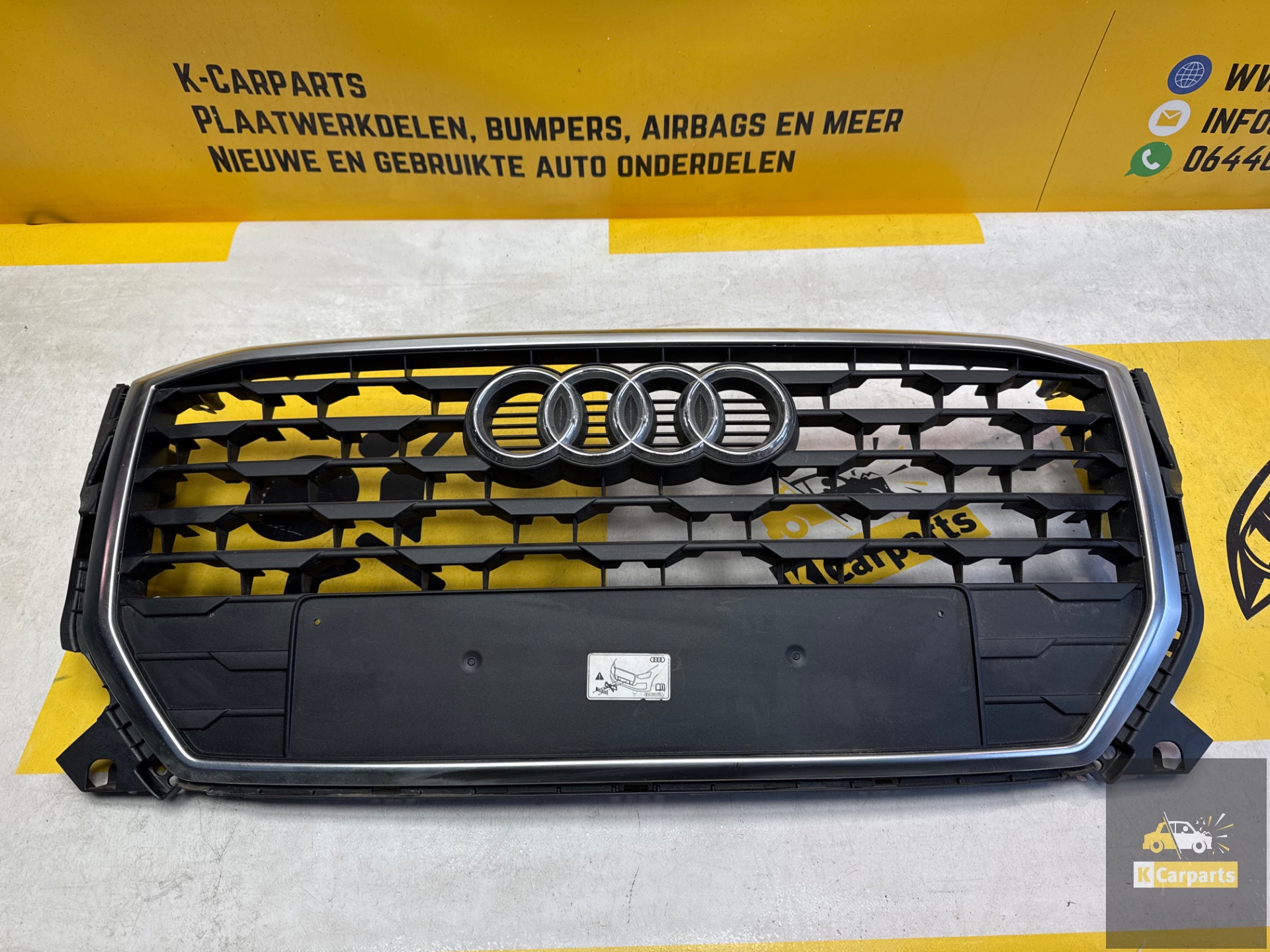 Audi Q2 81A S-line Grille Chrome 81A853651