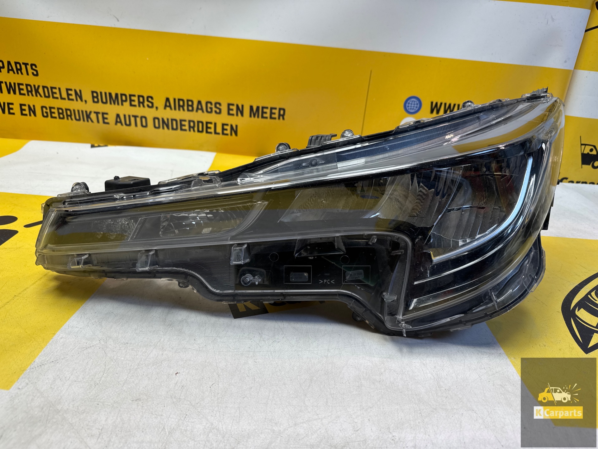 Phare avant gauche à LED Toyota Corolla E210 90154118 d'origine