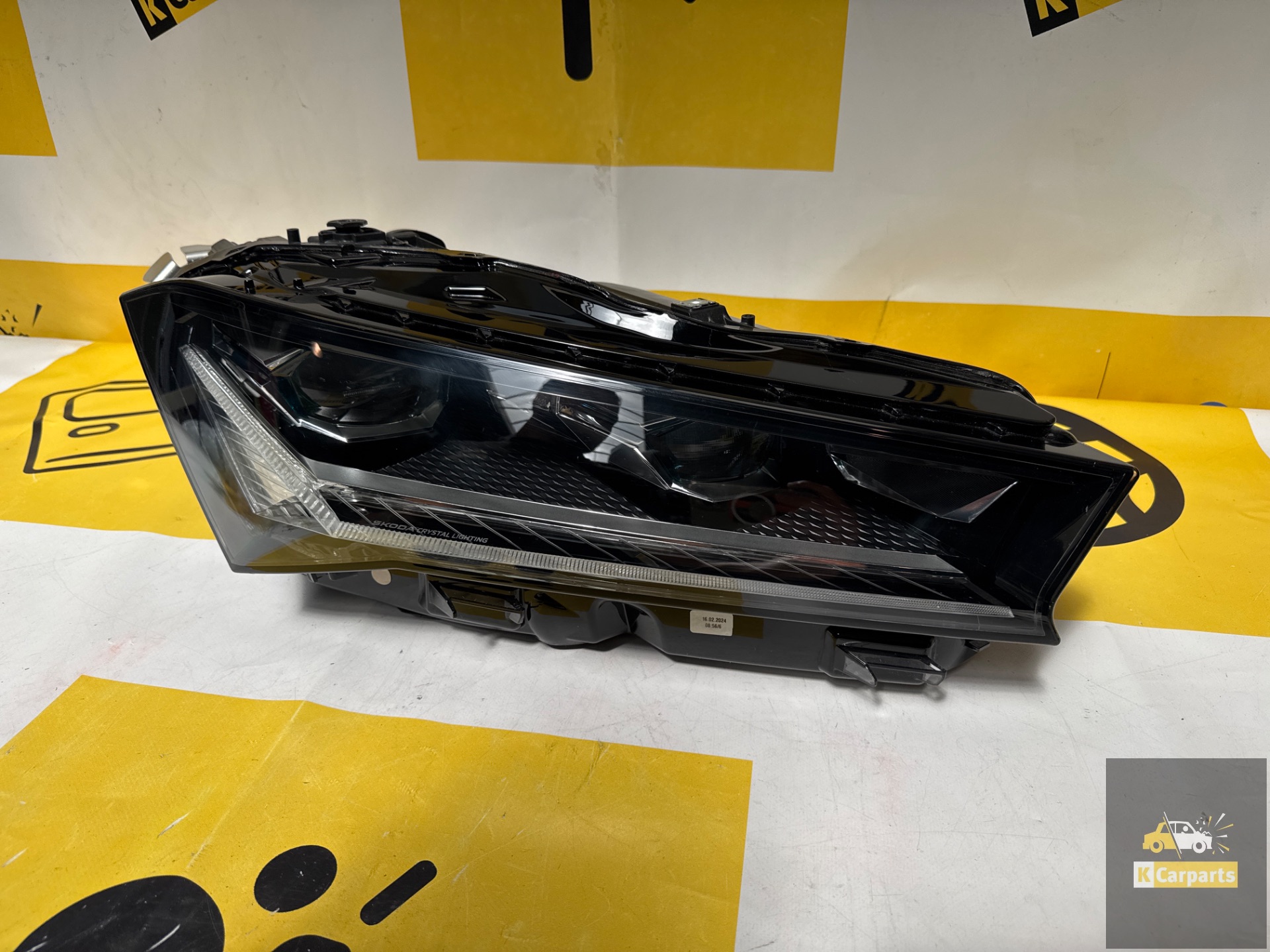 Lamp SKODA SUPERB CRYSTAL LIGHTING RIGHT HEADLIGHT 3P1941016