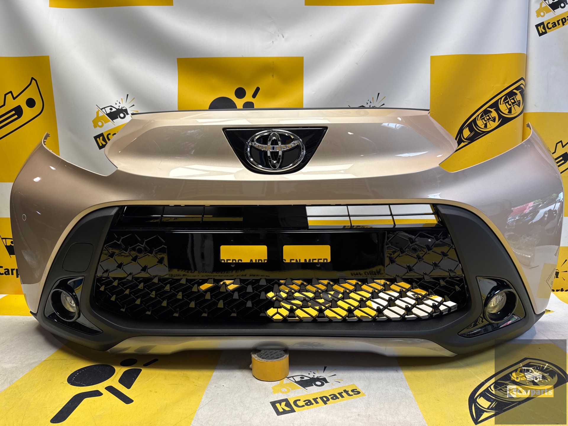 Toyota Aygo X Voorbumper origineel 52119-OH19 pdc compleet