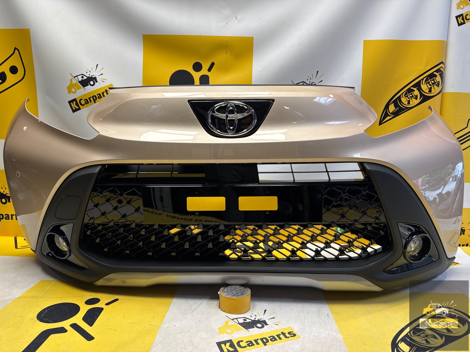 Toyota Aygo X Voorbumper origineel 52119-OH19 pdc compleet