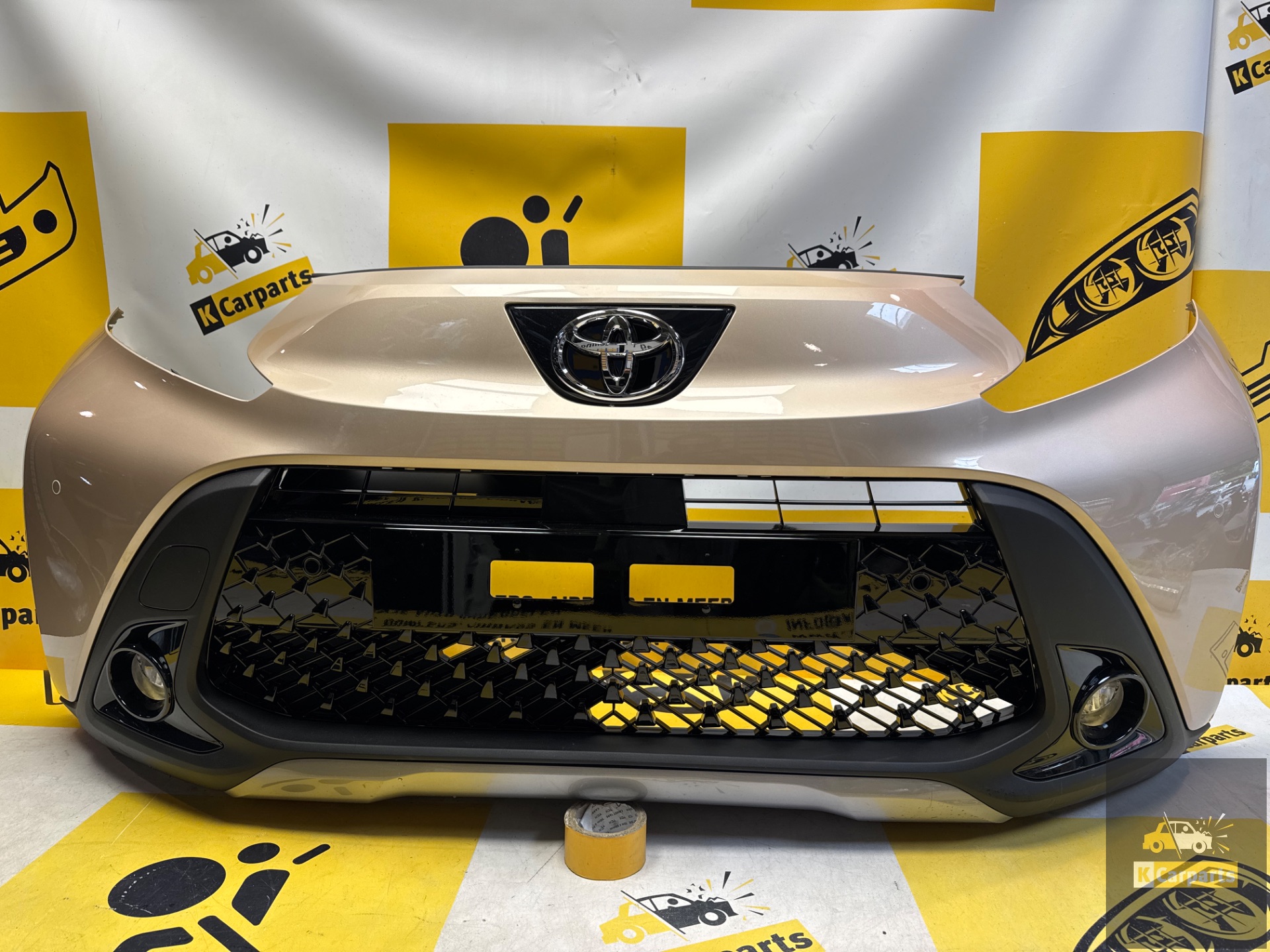 Toyota Aygo X Voorbumper origineel 52119-OH19 pdc compleet