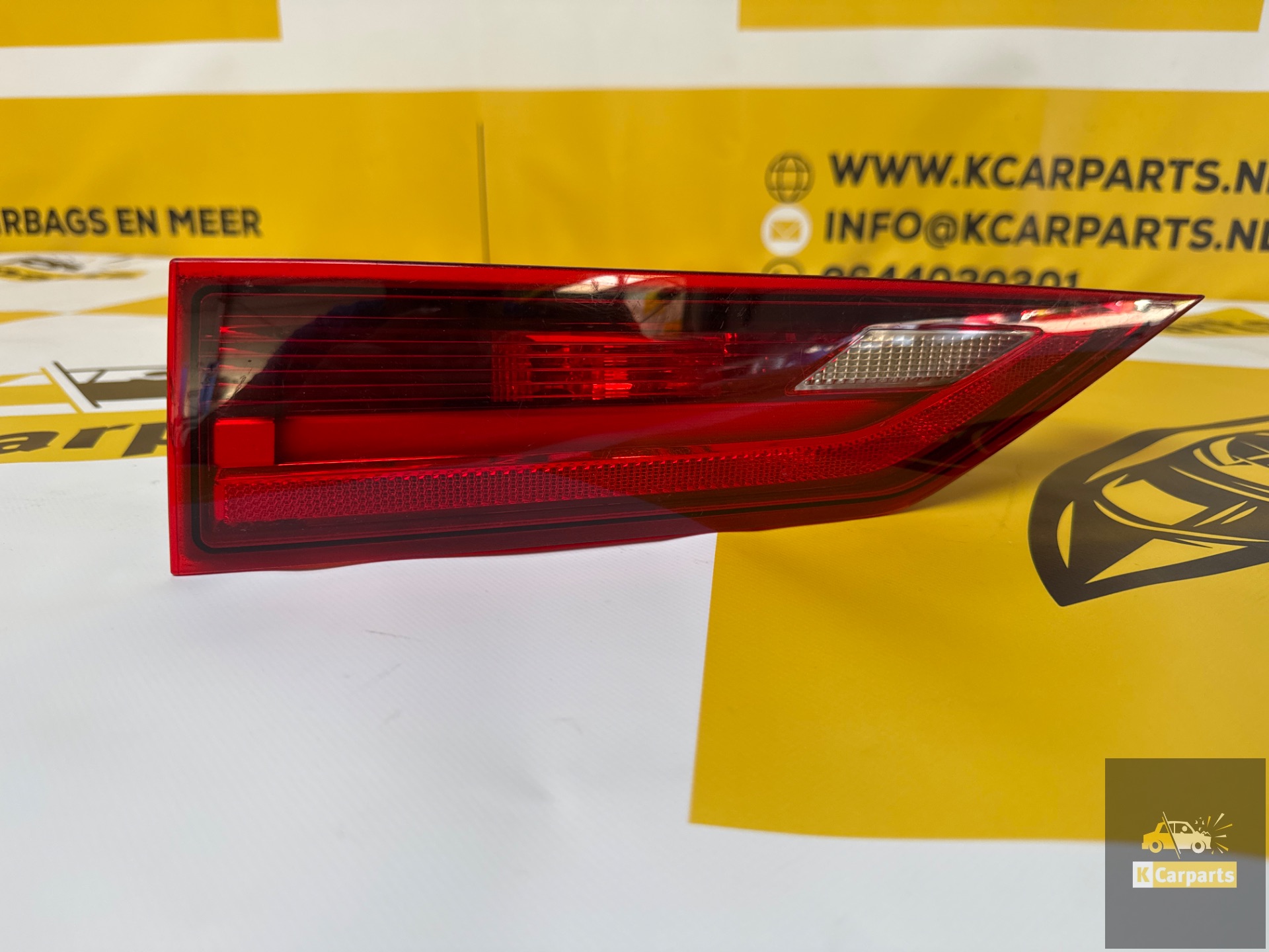 Right rear reflector panel Volvo V60 2014-2018 31656587