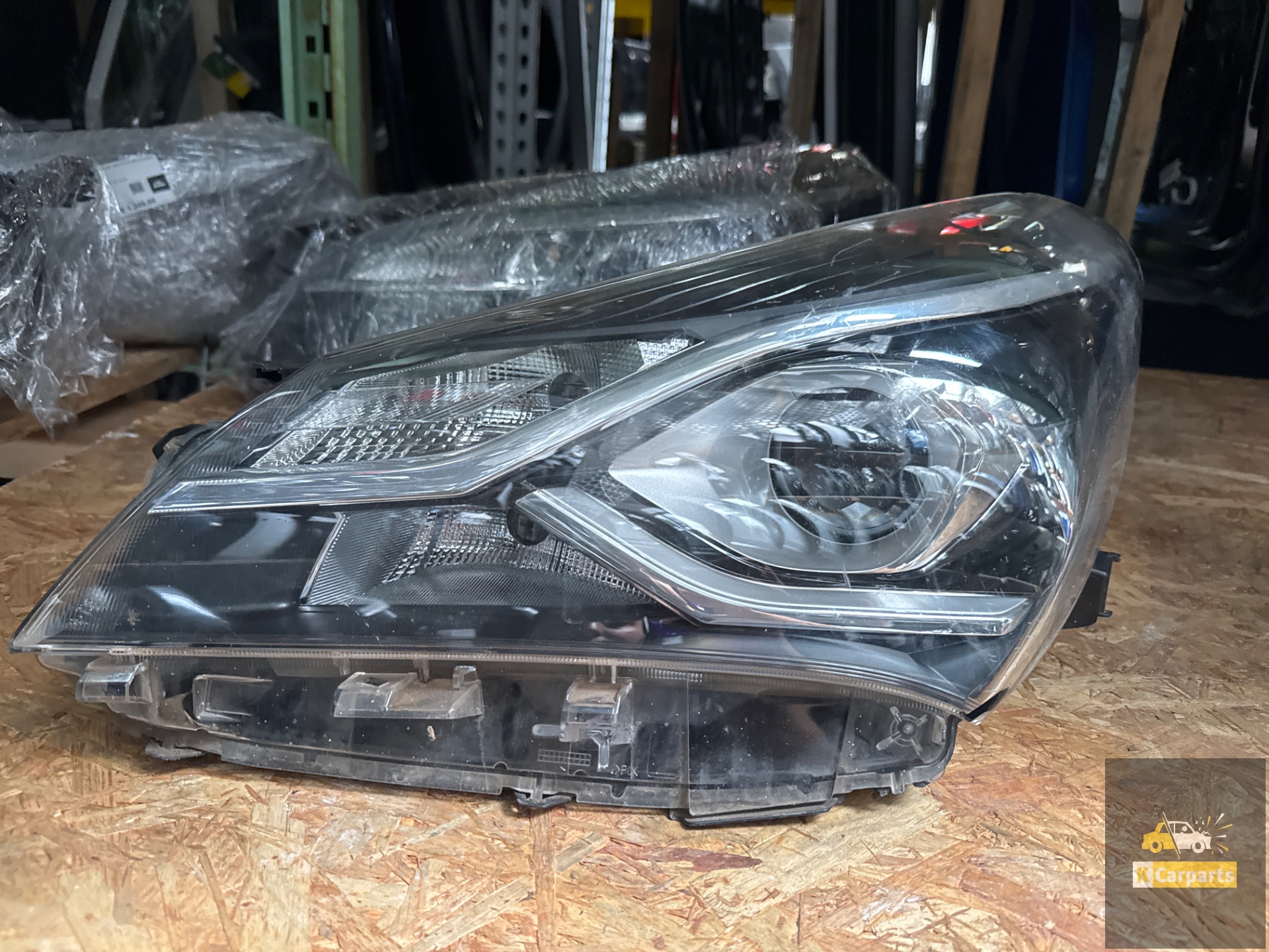 PHARE AVANT GAUCHE TOYOTA YARIS ORIGINE 0D-1970D-200