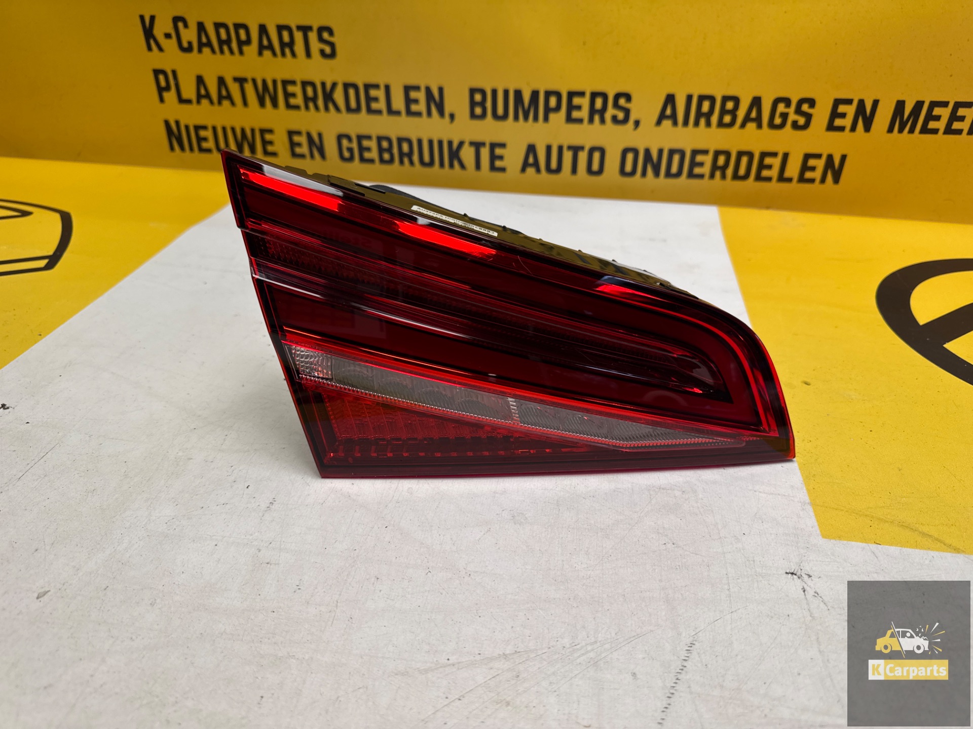 Feu arrière dynamique Audi A3 8V4945093C d'origine