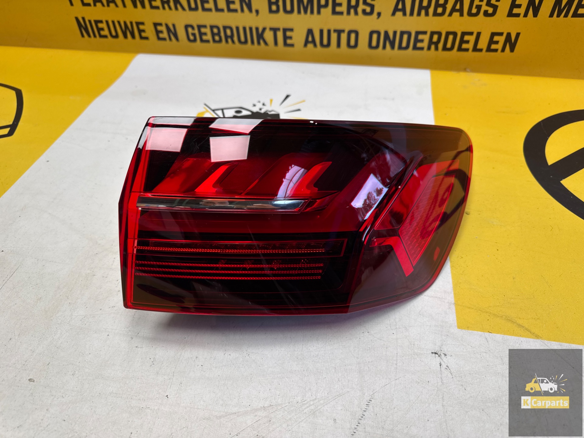 Audi A4 Facelift Rückleuchte rechts 8W9945092AC Original