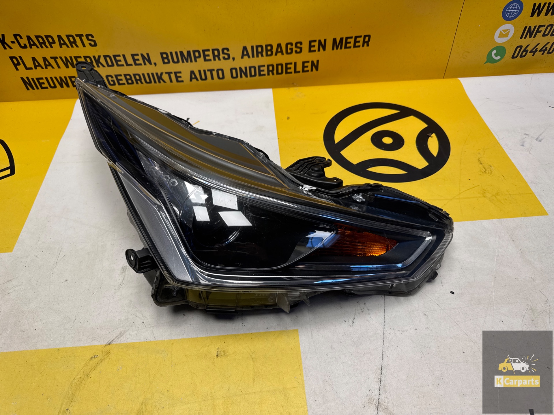 Phare avant droit de la Toyota Aygo restylée (17/2023)