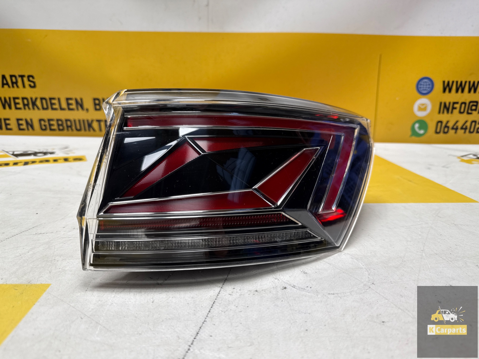 Volkswagen Touareg right rear light 760945208A