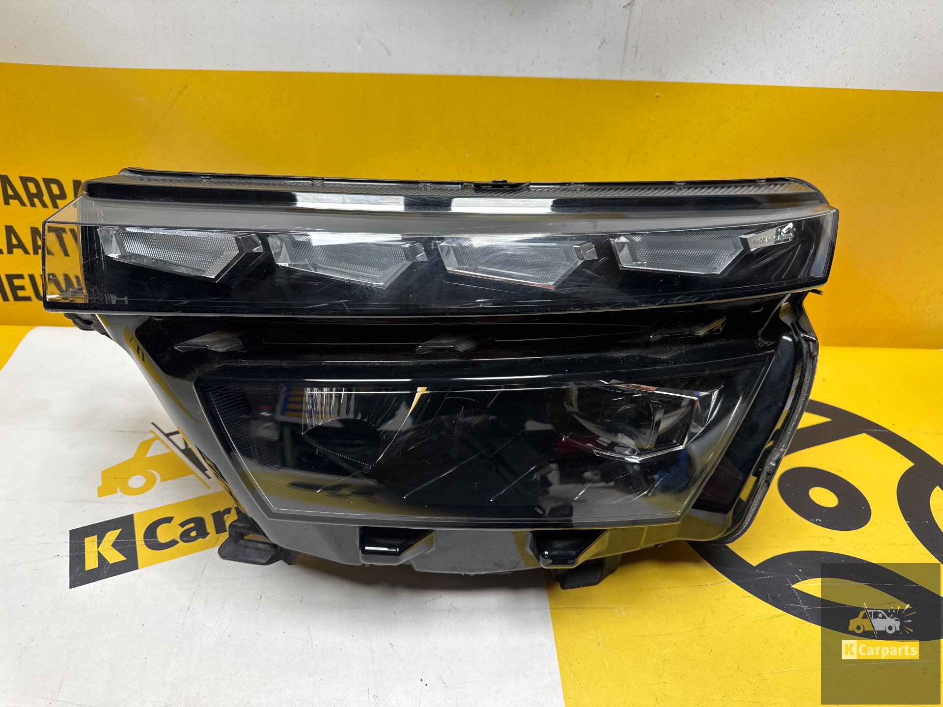 Feu arrière gauche à LED complet pour Skoda Kamiq 19-23, référence 658941015D (original).